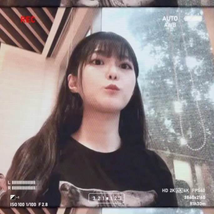 1. 맛있는 거 먹고 살랑거리다가 뒤에 사람 나올까봐 조마조마
2. 맛있어서 놀랐다가 놀란 내 모습에 또 놀란 바보