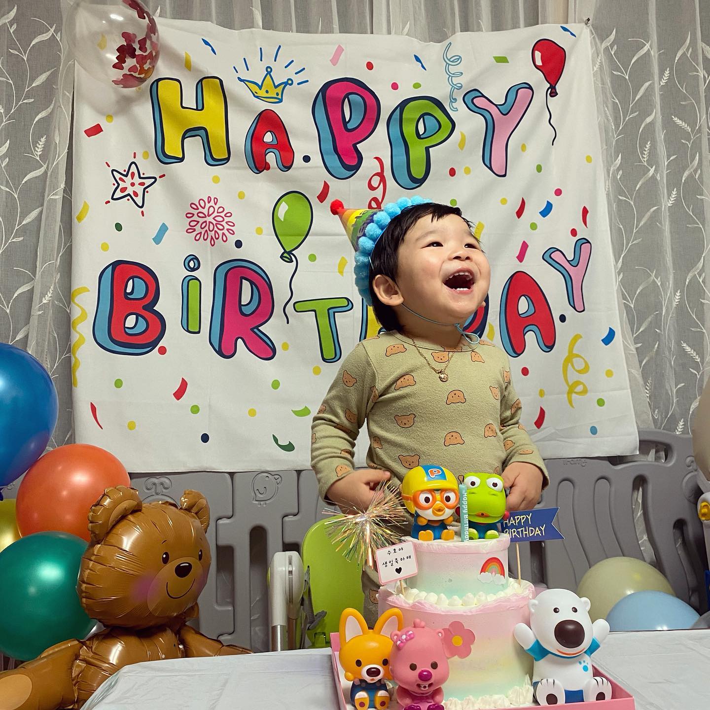 두돌🎂💓
생일축하해뚜오!!! 
지금처럼만 건강하게 행복하자🤍
#행복만줄게 #사랑해♥️ #촛불끄기무한반복