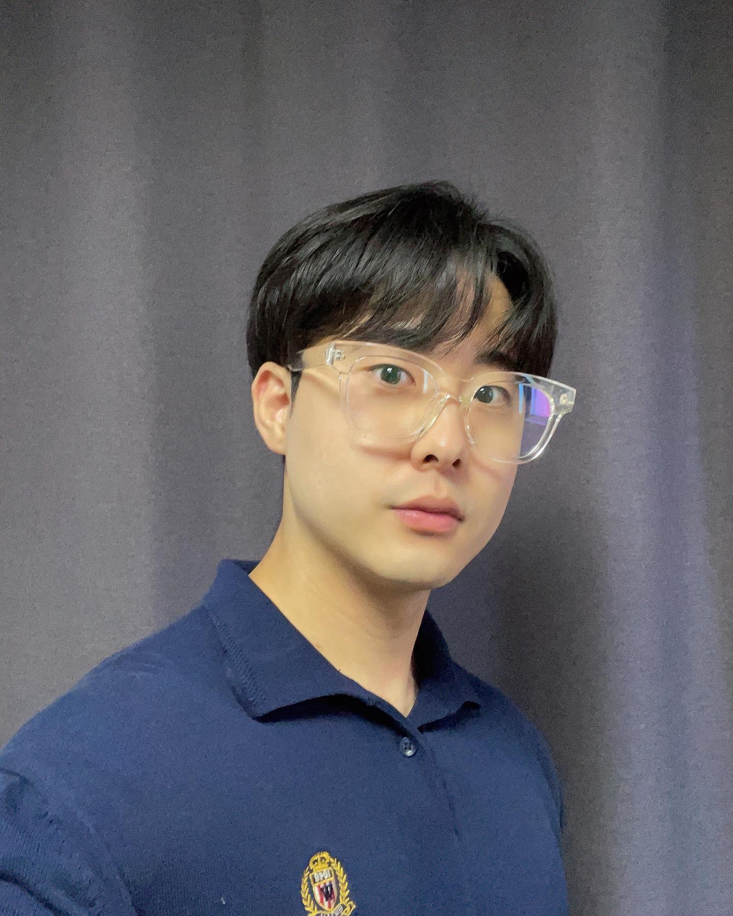 #광고 포인트 아이템 👓

뭔가 허전할 때 포인트로 #밀러글라스

#겐지 안경과 선글라스를 브랜드로 정말 다양한 종류의 제품이 있습니다!

너무 많아서 얼굴형, 패션, 취향 등에 따라 고를 수 있는 선택 폭이 넓어요

안경으로 스타일 잘어울리게 마무리 하시는 분들 너무 멋있네요😮

#겐지아이웨어 #겐지안경 #안경브랜드