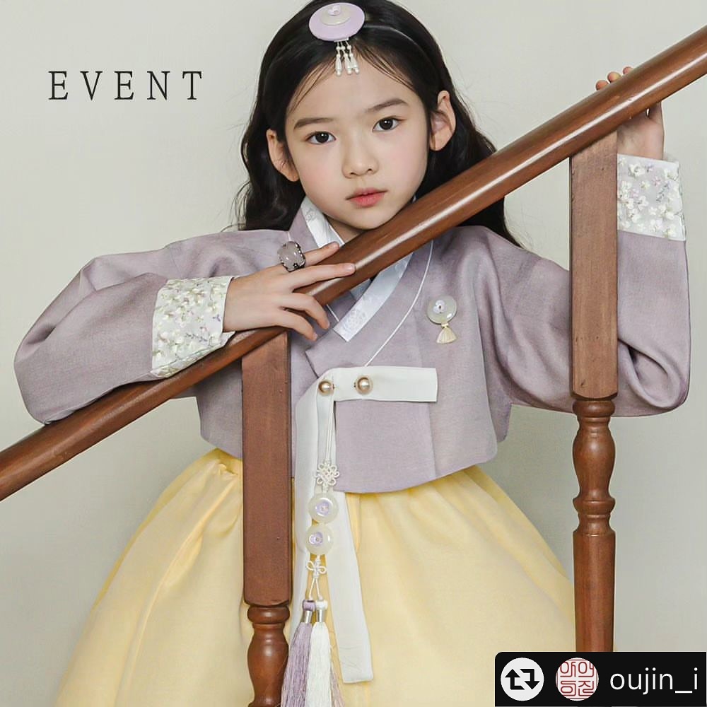 윤서에게 첫 한복 선물이 왔으면..🔮
#남아한복 #여아한복 #유아한복 #어진아이

#리그램 - oujin_i by get_multi_repost
[어진아이]

EVENT 공지📣

24년 설 맞이하여
이벤트 준비했어요^^

총 10분!!
10명의 아이들에게 한복을 보내드릴께요

아이가 한복입은 모습을 
예쁘게 사진으로 담아주실 분들 환영합니다^^

✔️한복은 랜덤으로 아이에게 어울릴만한  디자인으로 발송됩니다
✔️디자인,사이즈 또한 교환은 안되니 양해부탁드립니다
✔️✔️타 사이트 중복신청 안되니 양해부탁드려요(중복신청시 자동탈락됩니다)
ㅡㅡㅡㅡㅡㅡㅡㅡㅡㅡㅡㅡㅡㅡㅡㅡ

🔆참여방법🔆

1 oujin_i 팔로우 해주세요

2 본 피드에 ’좋아요‘ 꾹 눌러주세요

3 본 피드 중 맘에드는 사진을 골라 리그램해주세요 

ㅡ필수해시태그ㅡ
#남아한복 #여아한복 #유아한복 #어진아이

4 리그램 완료 후 본피드에
  아이의 성별/신장/몸무게 댓글로 달아주세요

5 친구들 태그^^ 마구마구 소환해주세요^^

☆1~5 모두 완료하신분만 이벤트에 참여됩니다☆

🔆모집 인원🔆
 10명 
 (백일~160cm이하의 아이)

🔆모집 기간🔆
 1월 2일(화) PM3:00
 ~1월 8일(월) PM6:00 까지 입니다

🔆당첨자 발표🔆
 24년 1월 11일 (목)

🔆당첨 후 활동🔆
 1 택배수령 후 일주일 동안 피드 1개이상
  올려주세요 

 2 필수 해시태그를 꼭 달아주세요

 비공개 계정 ❌❌️
 이벤트 헌터 ❌❌️
 수령 후 잠수 ❌❌️

예쁘게 리뷰 올려주실분들 환영합니다♡♡

우리 아기들이 더 귀해지도록
우리 아기들이 더 예뻐지도록
우리 아기들이 더 빛나도록
어진아이는 노력합니다

어진아이가 비록 최고는 아니지만
어진아이로 인해 우리 아기들이
최고가 된다면 그걸로 만족합니다

#어진아이한복 #남매한복 #추석한복
#아기한복 #남자아이한복 #여자아이한복