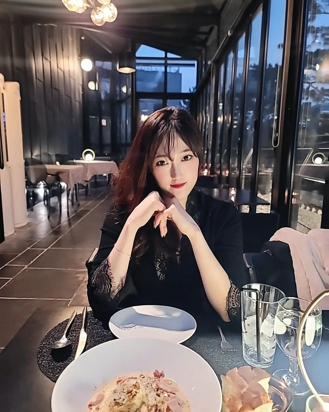 #2023 #첫줄
신년을 맞이하여 피드올리깅💜
다들 건강히들 지내시죠?
오늘은 #해산물리조또 랑 #베이컨로제파스타 냠냠👍🏻
글궁 논알콜로~건전하게~~♡
나는 적응안되는 #소개팅 하기좋은 장소라네요ㅎㅎ
은은한 클래식과 분위기는 최고였네요ㅎ
.
.
.
#daily #ootd #selfiegram  #서울 #홍대 #강남 #selfie #셀스타그램 #맞팔 #좋아요 #좋아요반사 #이미지모델 #협찬 #뷰티모델#친구스타그램 #소통 #공유 #힐링장소 #안양 #범계 #좋아요#vlog