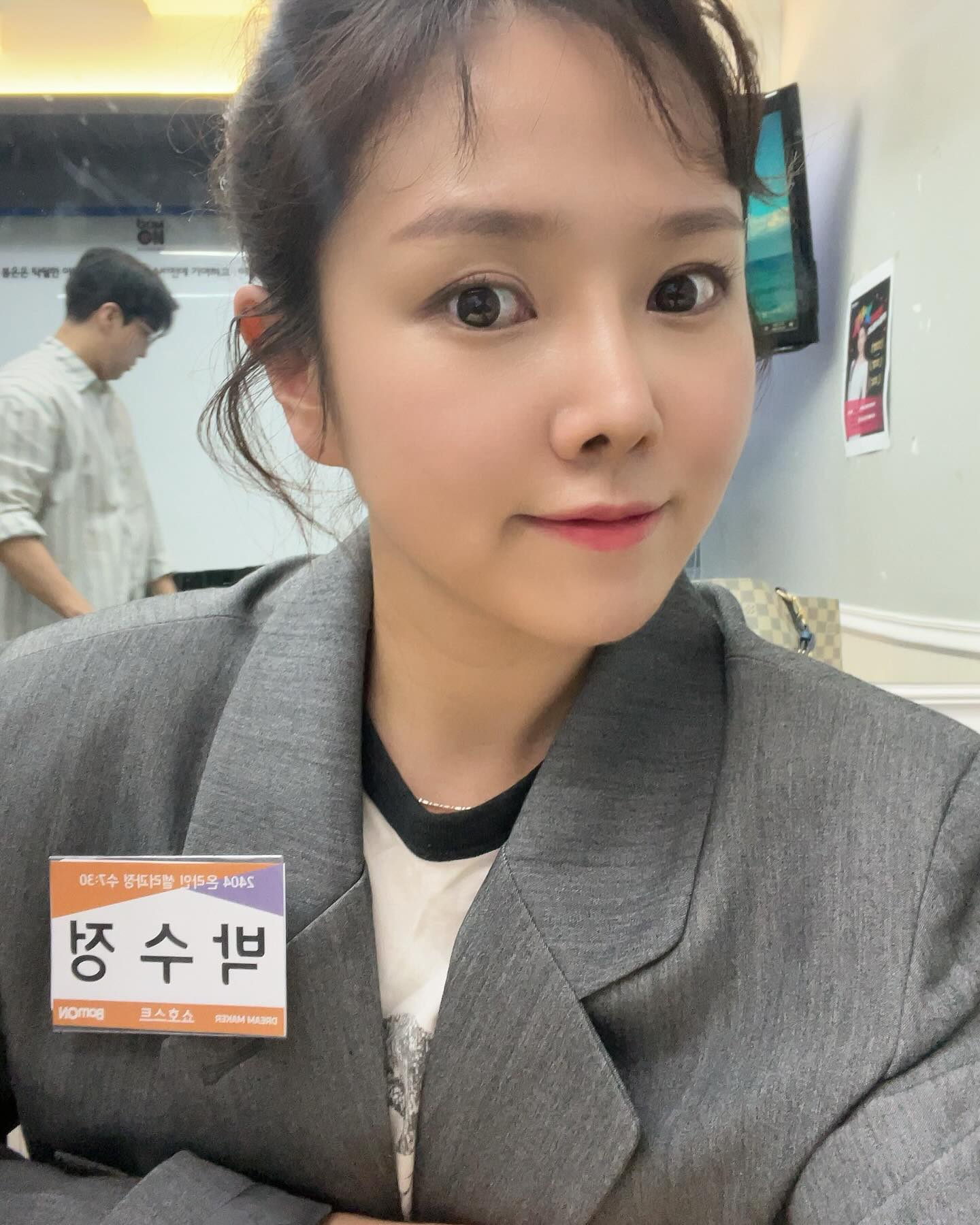라이브방송은 해봤지만 
전문가분들의 진행 방식들은 역시나 전문성이 있었다. 

그래서 공부해보고 싶다는 생각을 했다. 
핵심전략, 기획, 마케팅, 방송진행 등등 

내가 공부해서 진행 할수도 있지만 
의뢰를 했을때도 조금 더 요청할수 있는 부분들이 
있지 않을까❓❗️

모르는것을 안다는건 참으로 즐거운 일이야 🌼

#라이브커머스 #쇼호스트 #봄온아카데미