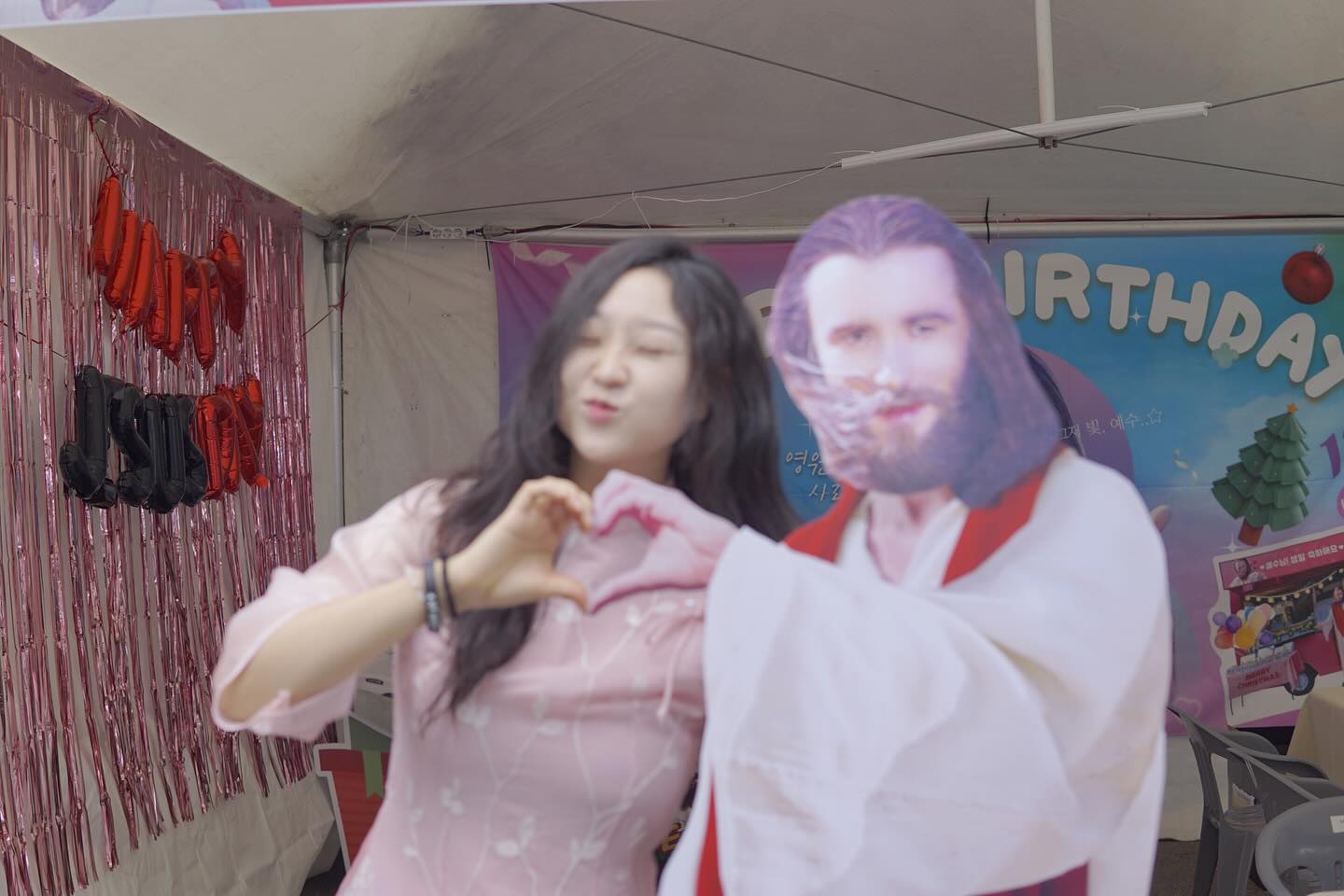 가상의 예수님과 꽤나 잘 어울리는 듯 해요.^^. 
진짜 예수님과도 잘 어울리면 좋겠다 !
-쏜살 같이 지나간 단 몇 십 분의 행복한 기억 조각들-