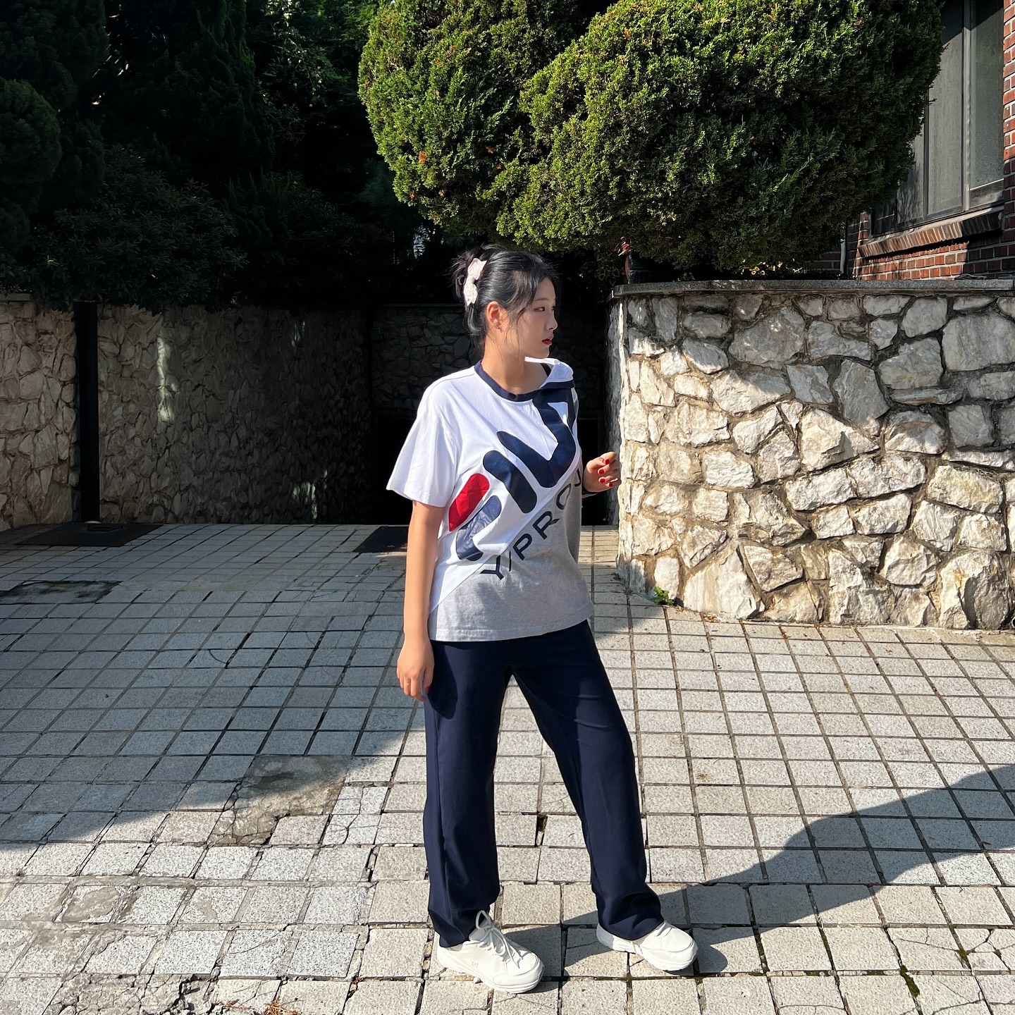 #협찬 피곤하면 옷 입는 게 단순해지지만…🫠 그래도 포인트는 못 참지💫

심플한 스타일링에 포인트가 되어주는🎀
멜로토리의 클래식 리본 집게핀 착용했습니다✨ 

왕리본이 양쪽으로 자리하고 있어서 뒷모습도 넘녜로운🥹❤️‍🔥

mellotory.official

#멜로토리 #mellotory #클래식리본집게핀 #wconcept #무신사