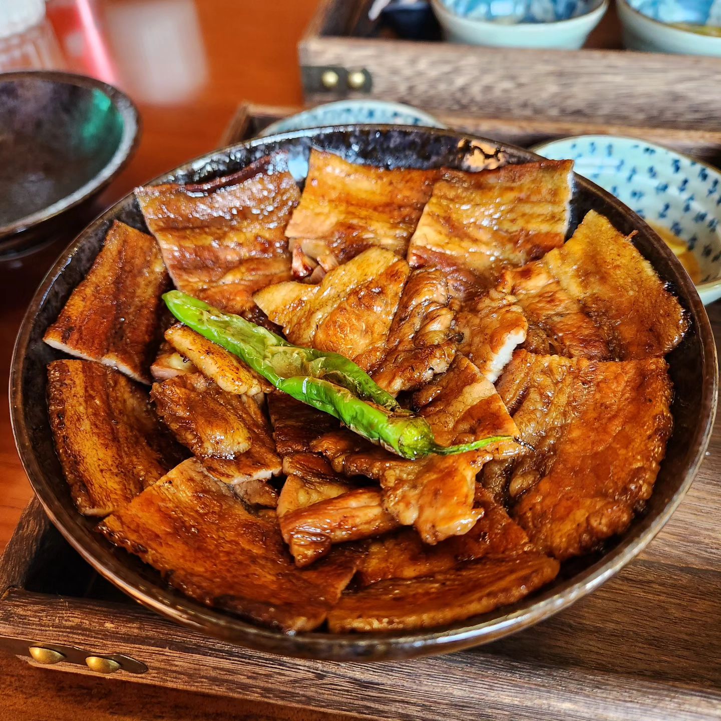 창원 도계동 맛집 야쿠
창원에서 꼭 먹어봐야할 부타동맛집
야쿠의 부타동이 특별한 이유❤️‍🔥
최상품 비장탄만을 사용하여
야쿠만의 비법 숙성 타레로 
정성껏 구워낸 훗카이도 오비히로식 
부타동을 맛볼 수 있기때문✌️
가게 앞 주차도 가능하고 
내부가 아기자기하고 아늑한 느낌으로
도계동 데이트하기 좋은 맛집!
생맥주, 하이볼도 판매해서 
부타동에 한잔 즐기기에도 좋을듯
yacu____
🥘 야쿠 🥘
📍 경남 창원시 의창구 도계로4번길 14 
🪧 영업시간 오전11시 ~ 오후10시
🪧 매주 월요일 휴무 
💥 가게앞 주차 가능 

#협찬 #창원도계동맛집 #도계동맛집 
#창원맛집 #도계동맛집 #창원부타동 #야쿠 
#리뷰노트 #도계동야쿠