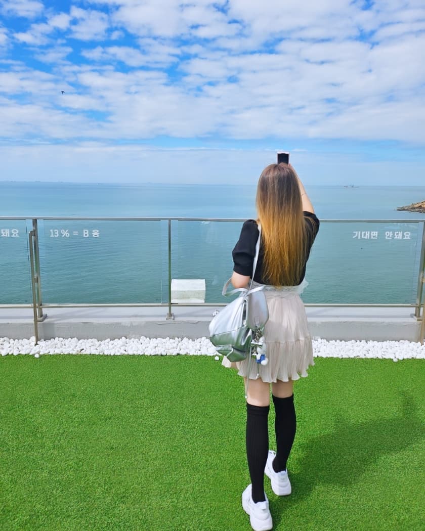 오늘은 중식이 실패작이였지만
힐링카페로 날 데려간 우리 나나찌♡
행복그잡채ㅋㅋ

사진도 이쁘게찍어주고ㅋㅋ

나나찌여행의 선물까지 갬동
내스벅 소주잔♡ㅋㅋㅋㅋ

쭈니와 띠아의 피자만들기 문센과

나나찌덕에 이디야 짱구텀블러 겟!
(랑이가 돈줘서 득템한셈ㅋ♡♡♡)

무튼

세상 오늘하루 바쁘게 잘보냈당♡

#카페 #행복 #피자만들기 #문센 #어서친해지길바래 #바쁜하루 #많은걸해결 #이디야짱구텀블러