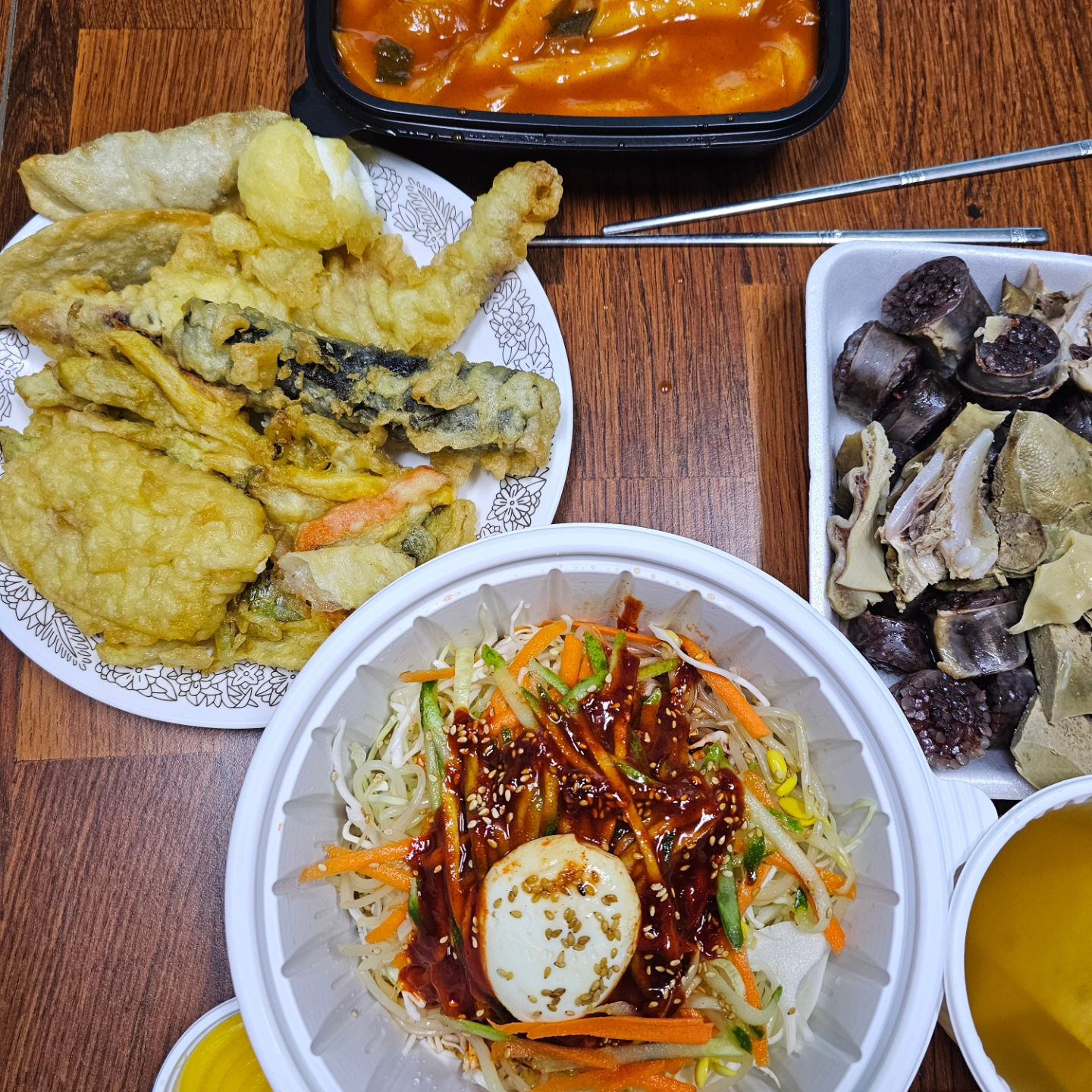 #신흥튀김#인천분식맛집
배달떡볶이로 충족되지 않았던
입맛을 사로잡아버린 40년 전통의 학교앞 분식집
신흥시장에 있지만 오직 신흥튀김만 바라보고 다녀옴
#쫄면 도 맛도리
#도원동맛집#신흥동맛집#수제튀김#인천떡볶이