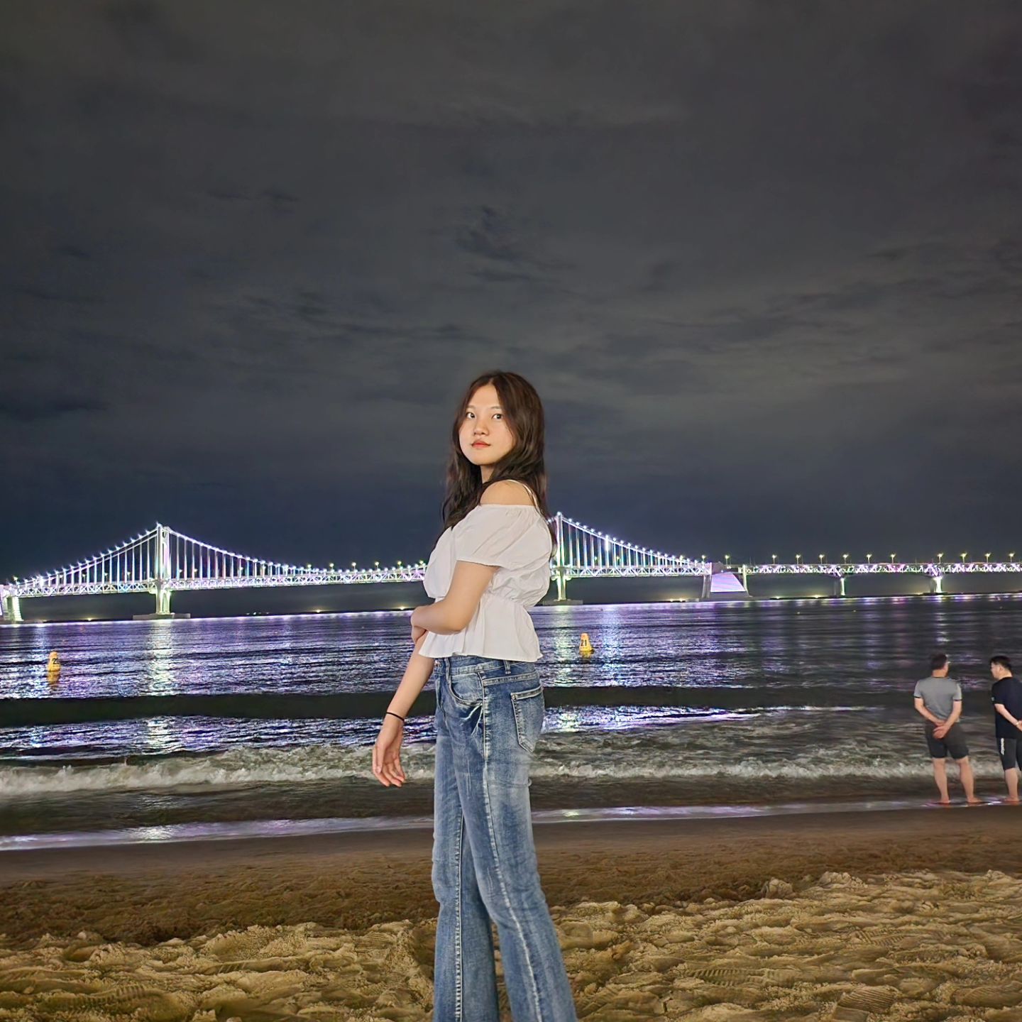 240719 부산여행 2일째 밤 #광안리해수욕장 에서 번개도 함께🌉🌊🌩

비는 오지 않았지만 🌩번개와 함께 보냈던 밤바다 광안리에서
밤바다는 춥지 않았다 🤭그만큼 열대야가 심했다🫢
여름 바다는 시원하고 겨울바다는 춥다😢

#부산바다 #광안리 #해수욕장 #부산해수욕장 #바다풍경 

#협찬dm #팔로우환영 #캐스팅 #OOTD#선팔환영#아티스트#지망생#유튜브출연환영#followforfollowback#forlike
#맞팔환영#フォローバック#いいねした人全員ファローする#いいね返し#いいね返します  #좋아요테러 #좋반 #좋아요 #좋아요반사 
#팔로우 #맞팔환영 #맞팔해요 #선팔하면맞팔
