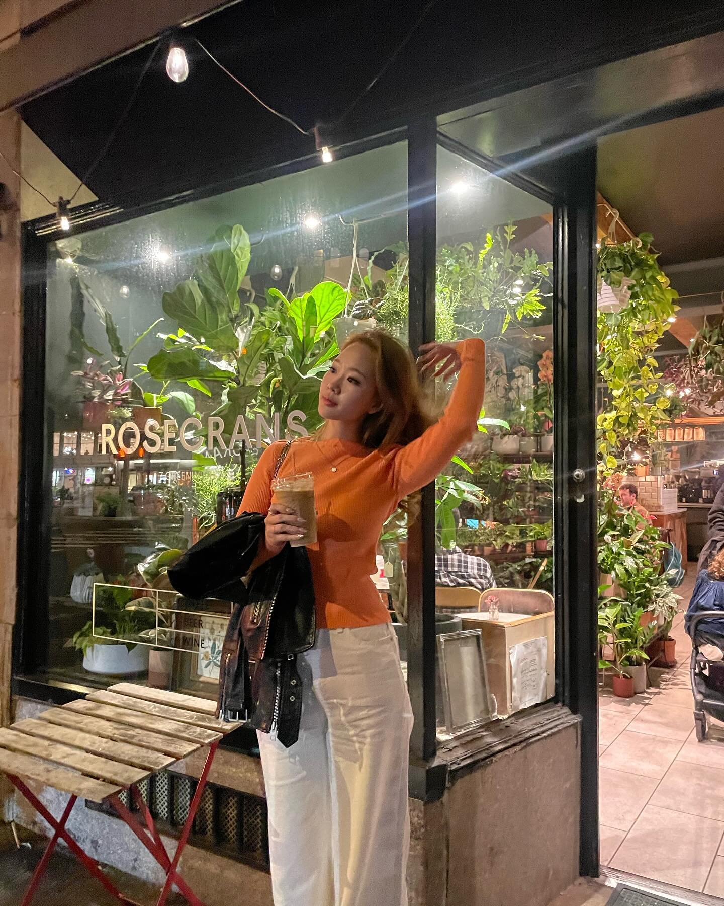 예쁜 식당 그리구 옆에 커피 파는 꽃집 💐