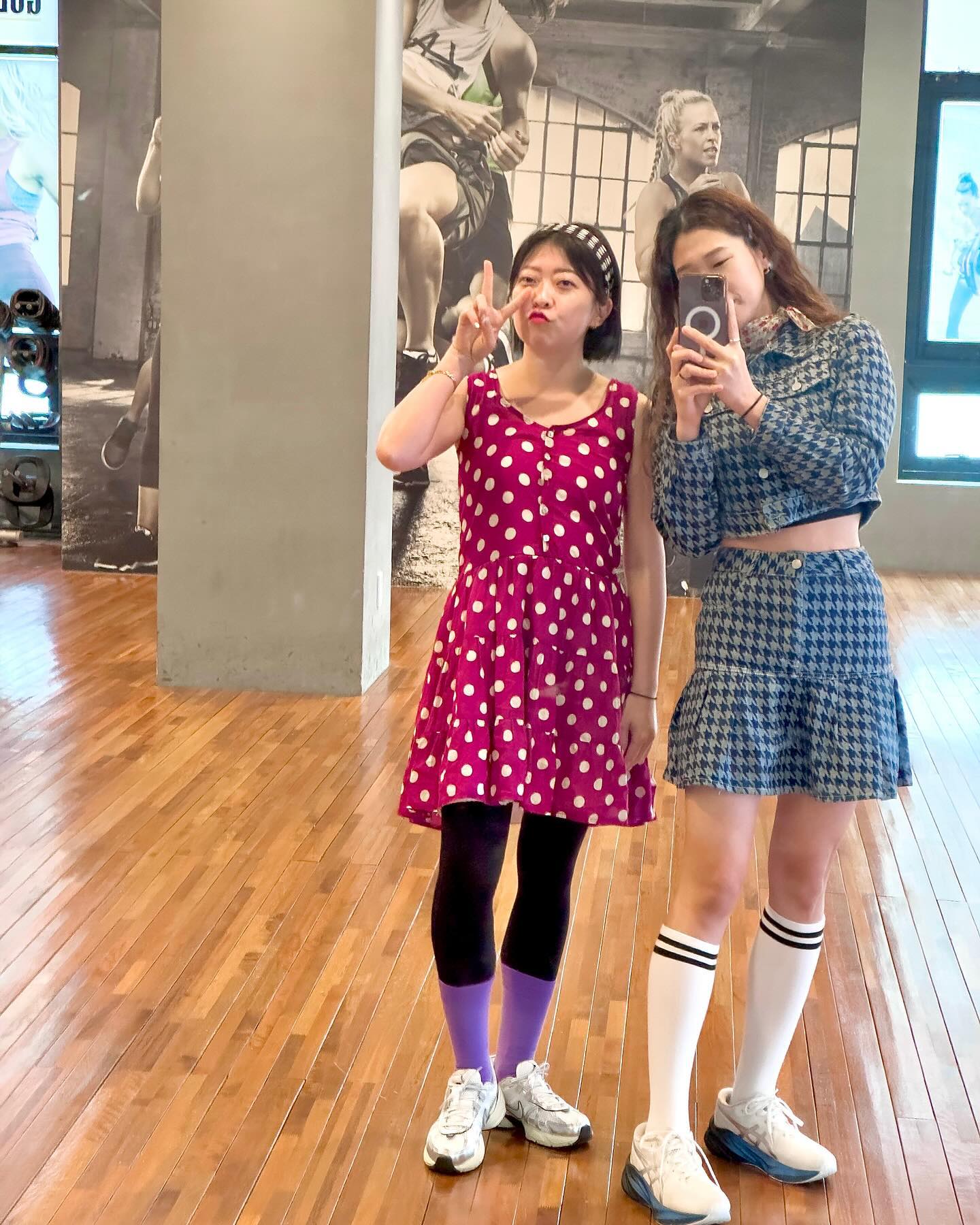#복고컨셉 😎
난 의상이 다했네👗
이런 거 언제 해봐!
너무 재미있었다구
보통이 아닌 #끼쟁이 님들✨🪩

근데 벌써 이주전이야ㅠㅠ

#복고패션 #레트로패션 #레트로감성 #골든보이짐 #골든보이 
#골든보이율량점 #율량동복싱 #율량동댄스 #율량동gx