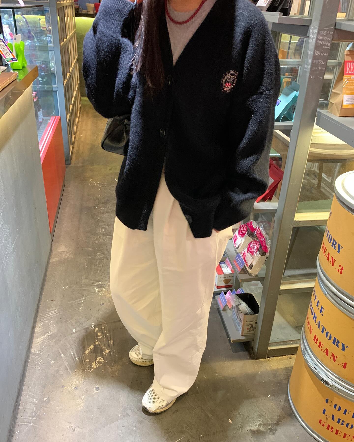 얼굴 자른 게 나으면 좋으면서도(편집 시간 단축) 슬퍼😂
구래도 좋아❤️ 폭닥폭닥 가디건만 입을 수 있어서