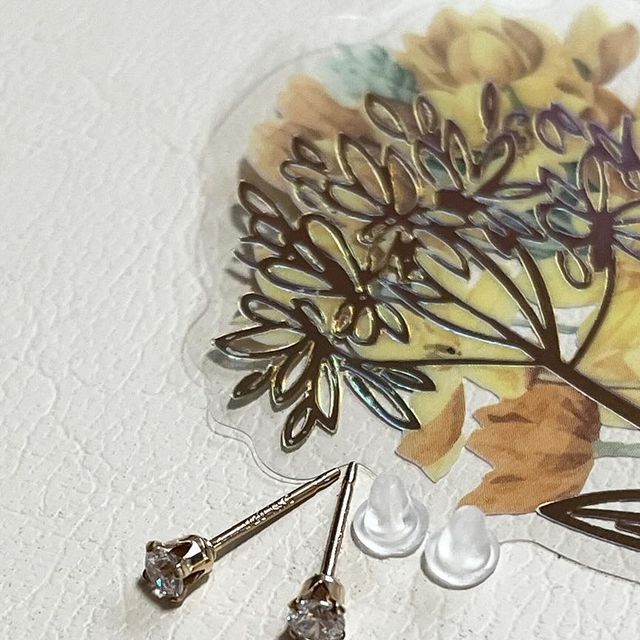 원호미👼🏻 on Instagram: "#광고 #협찬 . . . 💎 한때 열심히 뚫었던 내 귀에는 구멍들이 여러개 남아있는데, 가끔 #귀막힘방지 용으로 막힌 귀를 뚫어주곤 한다. 기분전환 겸 데일리용 귀걸이