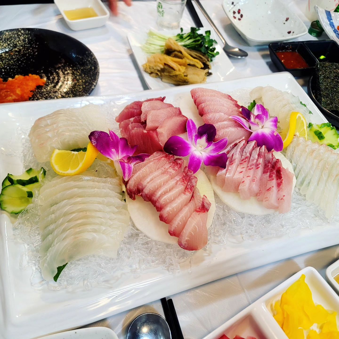 겨울엔?방어 ㅋㅋ
안성 동네안에 있는 횟집인데
퀄리티가 좋았다 맛있었음
방어회 광어회 에 2차 감자탕~~ 꺼억

#안성공도맛집 #안성맛집 #안성횟집
#방어맛집 #광어맛집 #안성감자탕
#방어철