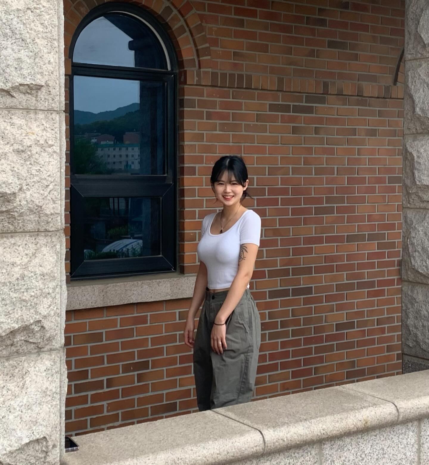 벽돌 앞에서 사진찍기 금지
