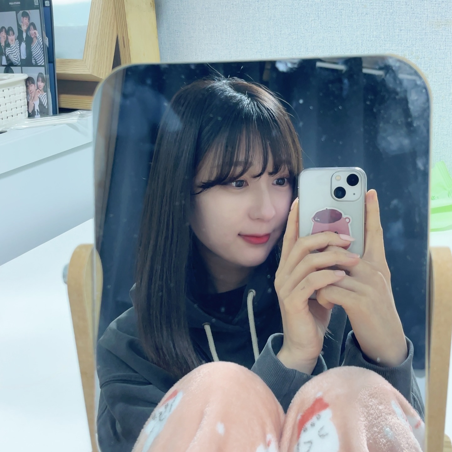 ⠀
역시 겨울에는 수면바지에 남친 후드티 뺏어입고
집에서 맛있는거 먹으면서 뒹굴뒹굴 하는게 쵝오🫶
⠀
최애 루피케이크도 먹고 밤산책도 하면서 불량식품 쇼핑까지
⠀
28.9살의 완벽한 불토가 아닌가 싶어용🔥