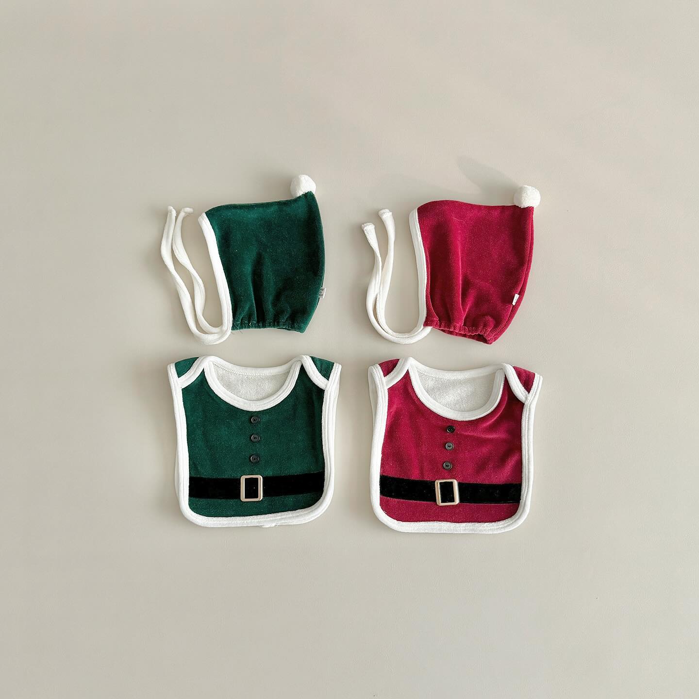 크리스마스템 1+1 추가🎅🏻🎄

아침부터 컨디션좋은 아가들 데리고
모닝공연 선보이고는
엄마는 왼쪽 오른쪽 위에서 옆에서
열심히 사진에 담기 바쁜 하루🕙

#쌍둥이육아일기
#쌍둥이산타
#크리스마스템
#139일아기