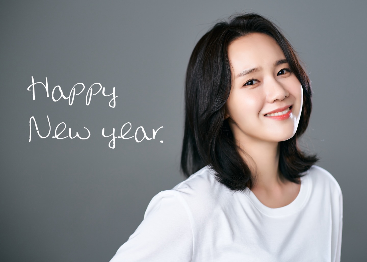 Bye 2023, Welcome 2024 💙
2023년을 뒤돌아 봤을 때 오랜만에 ‘열심히 살았다. 나 자신 칭찬해’라고 이야기해 줄 수 있는 한 해였던 것 같다. 
그럼에도 불구하고 아쉬움이 남는 건 나의 욕심이겠지만 이 욕심을 발판 삼아 내년엔 더 열심히 최선을 다해서 살아가야지.

다사다난 했던 다양한 감정들로 휘몰아쳤던 2023 안녕…
언제나 내 옆에서 내 힘이 되어주는 사람들 직접 말하지 않아도 늘 사랑하고 감사합니다🫶🏻
그들의 2024는 나 이상으로 행복과 사랑이 가득하길 바랍니다!

2023년 최선을 다해 살아간 당신들 존경합니다.
새해 복 많이 받으세요.🧧🥰