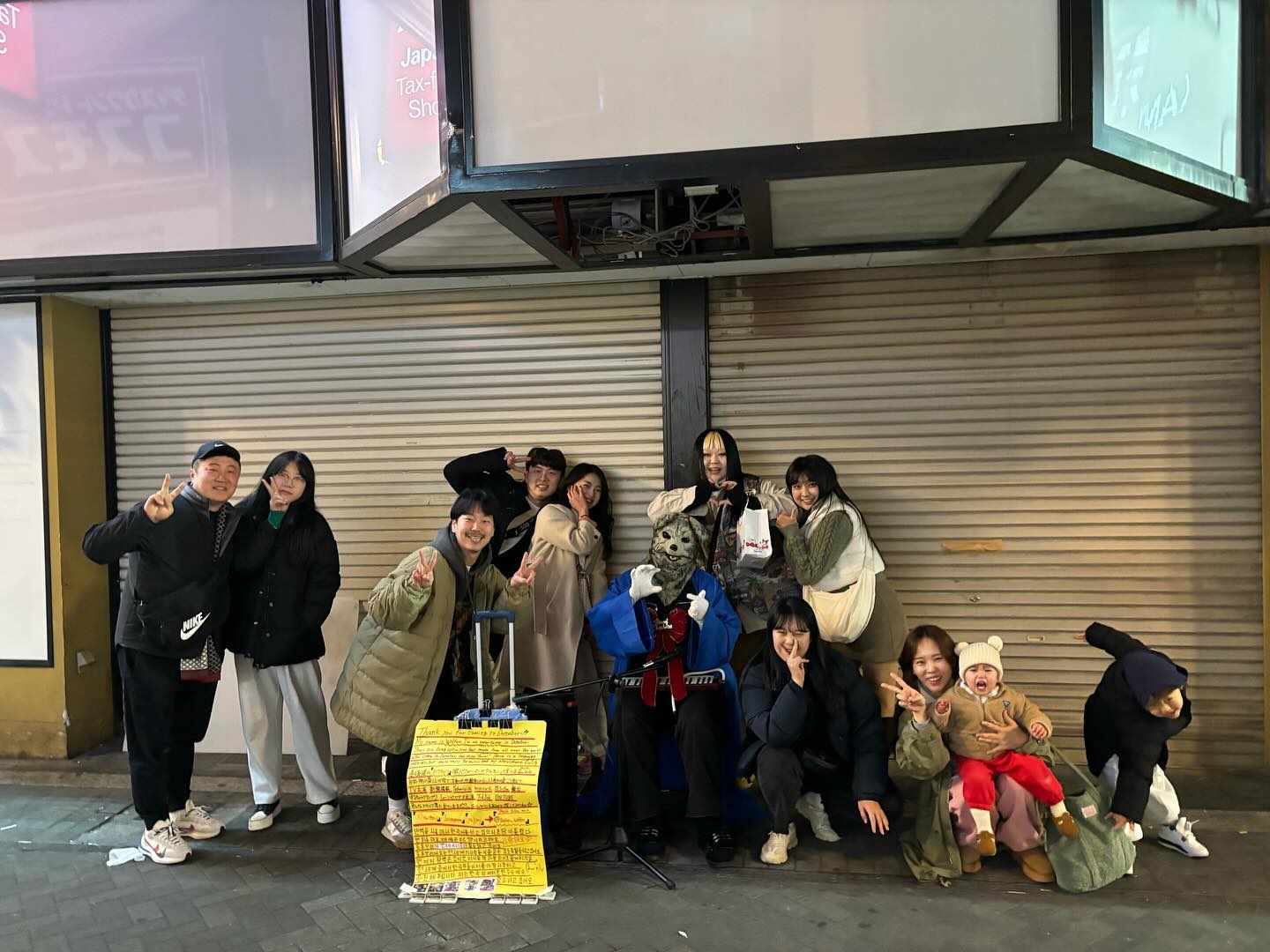 아직도 못다올린 일본 여행 사진
#231223 #osaka 
라피트 타고
#난바역 하차하고 캐리어 덜덜 끌면서 
호텔로 먼저 가서 짐 내려두고 글리코상 있는 도톤보리로 ㄱㄱ
#오사카주유패스 교환하러 #스기약국 3층으로 !

우루쨩 버스킹에 킹갓파워E 아재랑 
#아로하 부르고 #좋은날 삼단고음 불러재끼고 
총도 함 쏘고 #타코야끼 랑 #이치란라멘 은 줄이 너무너무너무 길어서 이치란 뒷쪽에 다른 라멘집으로 갔는데 
왠걸 찐맛집이였네👍🏻
개인적으로는 이치란보다 나았고 볶음밥이 미친집🍜