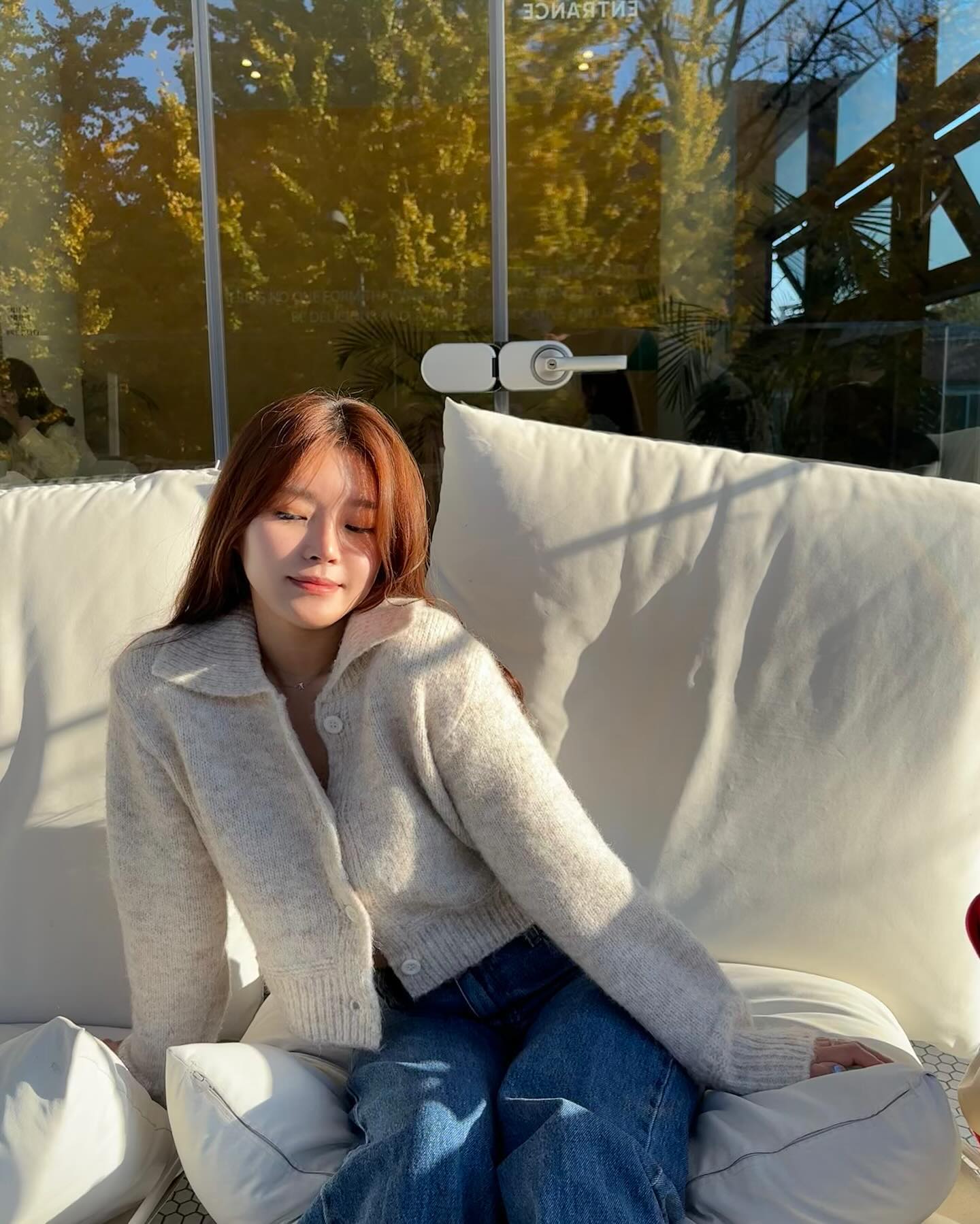 #협찬 
입을수록 왜 인기 제품인지 느껴지는 헤이로지 가을 가디건룩 … 🤍 세미크롭 기장의 가디건은 사랑이자나요 🥹🤍 러블리한 무드와 캐주얼한 핏감까지 선사하는 헤이로지 니트가디건입고 단풍구경 왔지요 🤍

https://www.stylec.co.kr/short/ZkzgGs3IiQ
셀러코드: myminah 입력 후 할인 받기 🤍

#협찬 #헤이로지 #니트가디건 #가을데일리룩 #여성쇼핑몰 #카라니트가디건 #오오티디 #오늘의룩 #몽브루 #가을단풍명소 #단풍카페추천