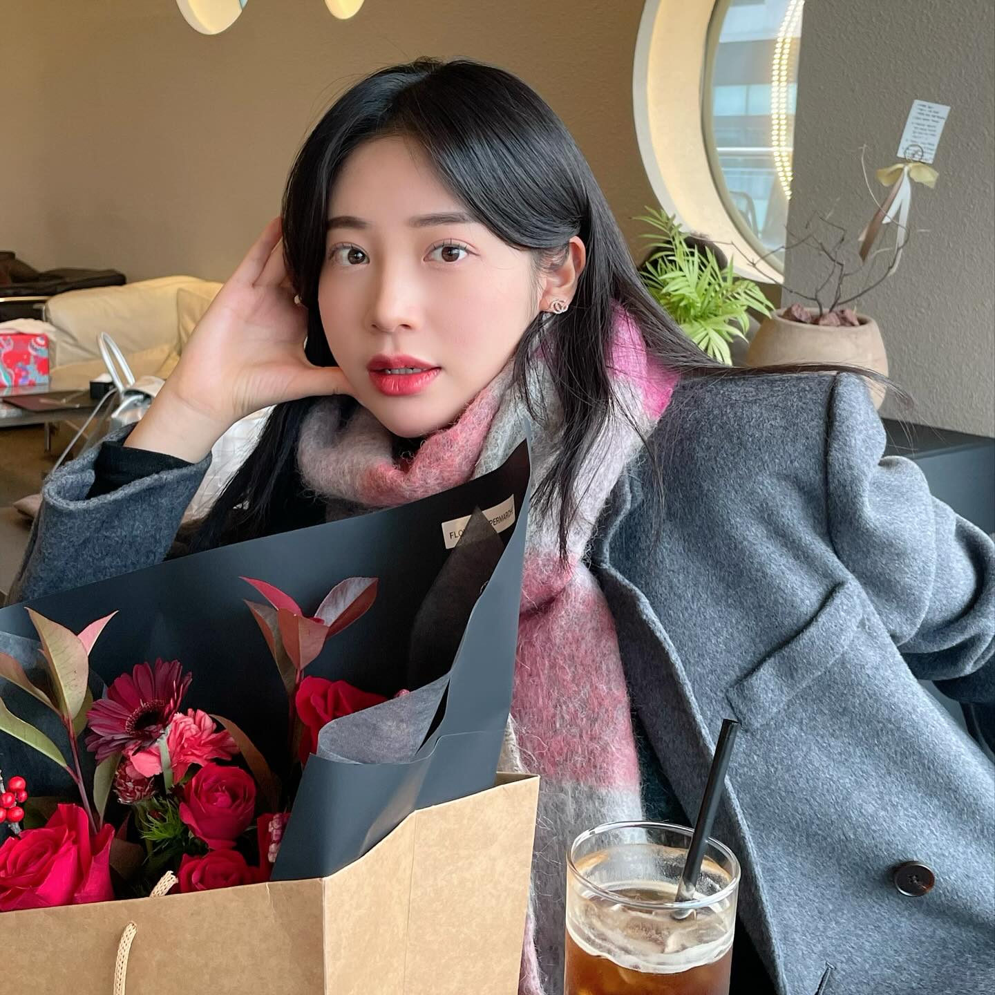 🎄 2 0 2 3 함께 하는 육번째 크리스마스 🎄 
⠀⠀⠀⠀⠀⠀⠀⠀⠀⠀⠀⠀⠀⠀
매번 예쁜 조합의 꽃으로 짜잔 나타나는 taeng___ ❤️