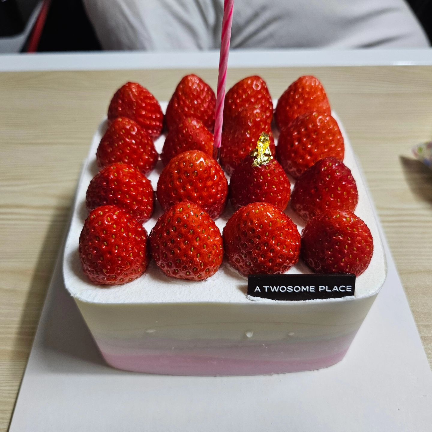 올해 생일도 뮤지컬을 하며 보내게 되네 그것도 두팀이나!
이런 저런 인연 많이 만들어주는 뮤지컬 오래오래 즐겨야지❤️❤️❤️

생일 축하해주신 모든 분들 감사합니다
나는 잘해주는 것도 없는데 매번 받기만 하네요 무심한 나라서 미안하고 고마워요 다들 흑흑