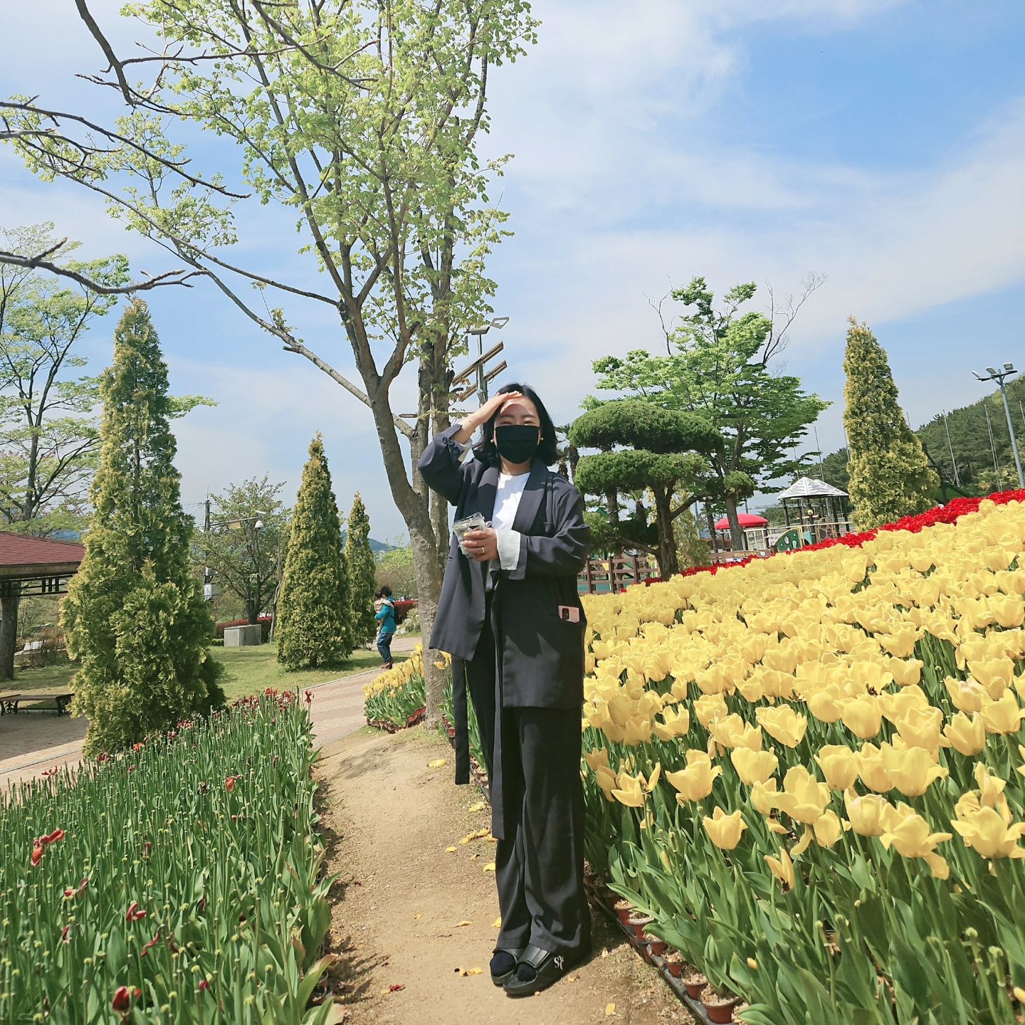 #봄산책
ㅡ
쓰레빠신꼬
점심시간 잠깐의 광합성

색들이 어찌나 다채로운지
곱다고와⚘️🌷🌻🌼

#슈퍼워킹맘짱밀 
#직장인점심시간⏰ 
#웰빙공원산책 
#봄꽃구경