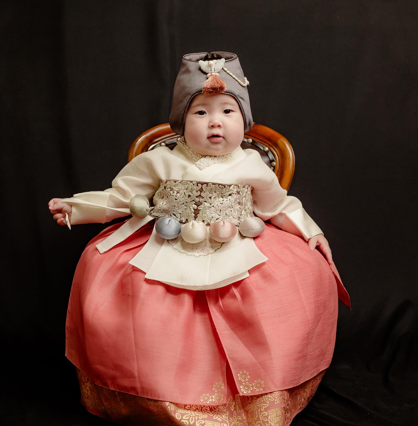돌사진 메인👶🏻
마지막 투척❤️

에이컷도 비컷도 다 소듕한☺️
엄마랑아빠랑언니랑
행복하게 살자😍

#돌스타그램