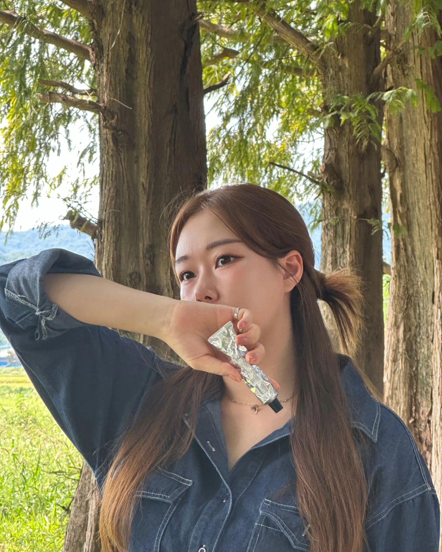 은은해서 호불호없을 베르니엘 향수✨️

핸드크림같은 제형이라 헤어에도 발라주면
머리 찰랑 할 때 마다 좋은 향 킁킁👃🏻👃🏻