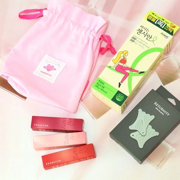 #제품제공 

딱 필요한 것들로 구성된
#파우더룸 #뷰티박스 🎁
 
마시는 센시안과
포렌코즈 틴트 
미니괄사로 구성되어 있는데 

#센시안 상큼하니 넘나 맛나고
미니 #괄사 로 뒷덜미 슥슥 밀어주니
피로가 싹 풀리는 기분 ☺️

 #파룸체험단 #월간파우치_11월호 #월간파우치 #동국제약 #마시는센시안 #포렌코즈 #타투비쥬벨벳틴트 #리터니티 #미니괄사 #화장품 #좋아요 #맞팔 #코스메틱 #포렌코즈틴트