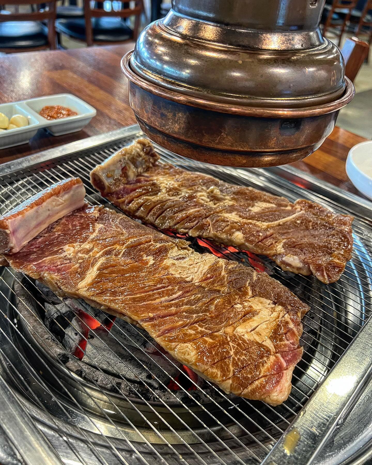 하남 초이동 맛집 #동문한우 에 다녀왔어요

한우맛집이지만 돼지갈비도 입에서 사르르 녹을정도로
맛있답니다~~😍

반찬도 정갈하고 푸짐하게 잘나와여

식당도 넓고 직원분들도 친절하시고요
가족외식장소 모임장소로 좋아요 

#하남맛집 #초이동맛집 #하남동문한우 #상일동맛집 #하남한우