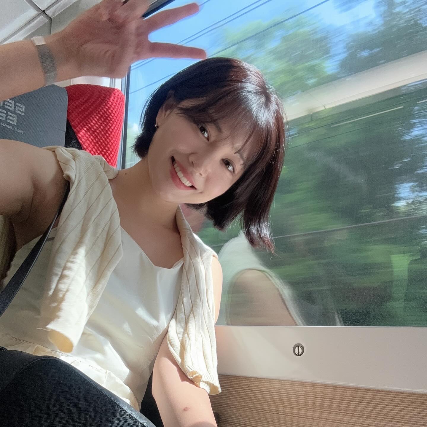 24년의 여름 요약
: 자연스러운 숏컷, 잊혀지지 않을 몇줄의 문장, 
올해도 빠질 수 없는 여름과일들과 유독 색감 가득했던 하늘들
그리고 때와 장소, 복장을 가리지 않고 무한 자전거.

(+) 아 옥수수콘서트가 빠져서 서운해하겠다….🌽