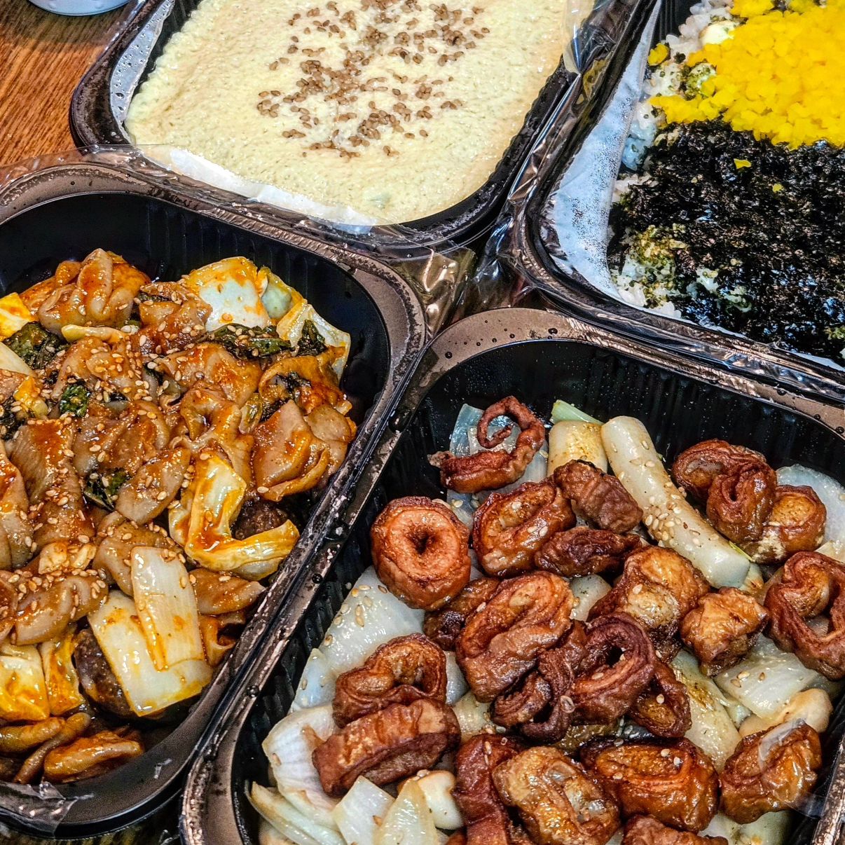 #논산맛집 #김사부의곱창명가논산점
#직화야채곱창 #직화훈제막창

#김사부의곱창명가 드디어 논산 상륙 🥹
야식으로 완전 맛있게 시켜먹었답!!

이제 지점 많아서 여기저기서 먹어봤는데
논산점 사장님 맛있게 잘하시넹 🫢

#야채곱창 #막창 #훈제막창 #먹스타그램 #먹스타 #직먹직찍 #직먹직찍in논산 #곱창직먹직찍 #막창직먹직찍 #먹스타그램 #먹스타 #곱창 #배달맛집 #논산배달맛집