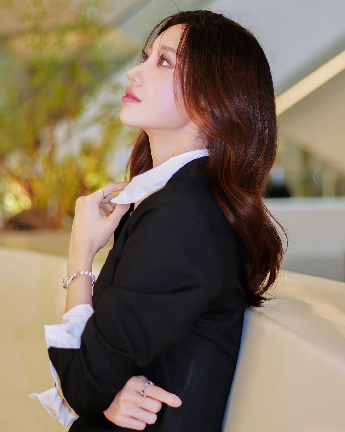 두번째로 두기엔 아까워서 올리는 샷
🖤🖤
muhwaofficial 최고 자까님들 최고 헤메쌤들 최고

#하루필름X무화의화원 #더현대 ☁️