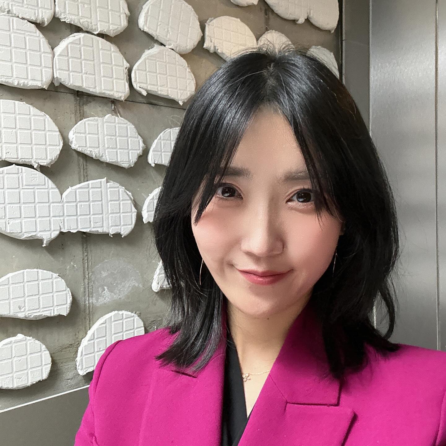 #행사진행 #본업

2024년 새해 첫 초매식 행사를 강서공판장에서 진행하고 왔습니다. ☺️ 새벽에 달려갔더니 텅빈 곳만 사진을 찍었네요. 🥹 
.
많은 분들의 풍요와 만선을 염원하는 자리인만큼 책임감 있게 진행했는데요, 이 기운 여러분과 함께 나누고 싶습니다. 🔥😘 
.
여러분 모두 풍요롭고 행복한 갑진년 시작하세요 😌🌟 (그나저나 마젠타 색상이 가장 잘 어울리는 것 같아요🩷💜)
.
.
================
.
#행사 #일상 #업무 #아나운서 #방송하는여자 #진행하는여자 #행사mc #mc #진행자 #여성진행자 #초매식 #초매 #첫경매현장
#수산시장