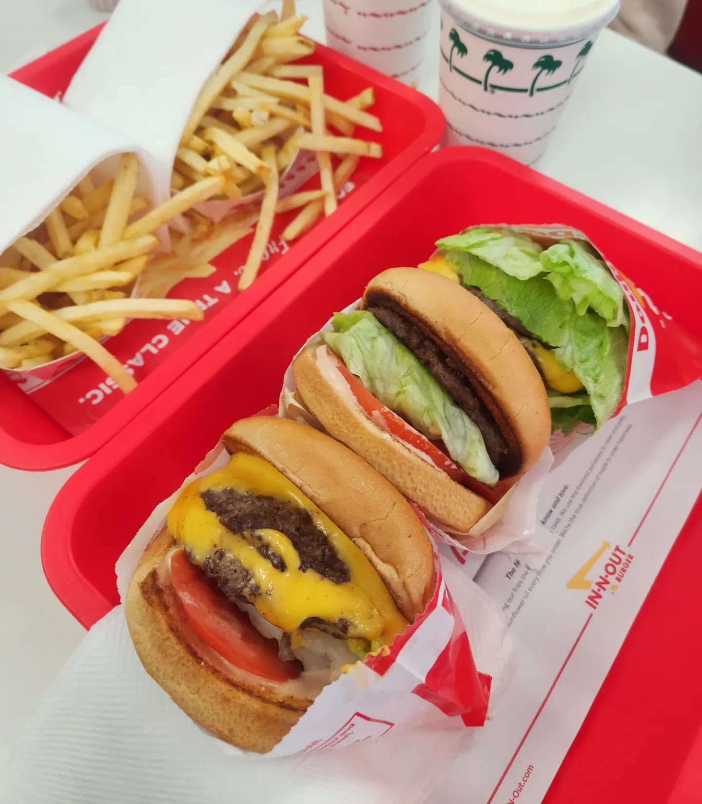 In N Out!!

Kfc랑 파파이스에 이어...인앳아웃까지~

프로틴 스타일로 먹으면 (살이 덜 찌겠지?)

#인앤아웃 #프로틴스타일더블더블 #쉐이크도필수 #당분간햄버거금지 #치킨도금지