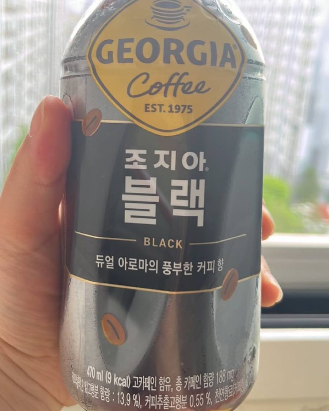 #조지아 #안효섭 #깨우다오늘을새롭게 #미라클모닝 #모닝커피 #제품제공 georgiacoffee_korea

모닝커피!! 한잔때리기 ㅎㅎㅎㅎ 오늘 하루도 커피 한잔의 여유로… 근데 커피가 9칼로리…???대박ㅎㅎ너무 좋아 부담없이 맛있게 커피 한 잔 마시기ㅎㅎ커피 기다리기 어려울 때 편의점 들려서 한 잔 사서 마시기 딱이에요!! 내가 마신 건 블랙이지만 편의점에 가 보니까 여러가지 맛이 있던데 다음엔 다른 맛도 먹어봐야겠어요ㅎㅎ