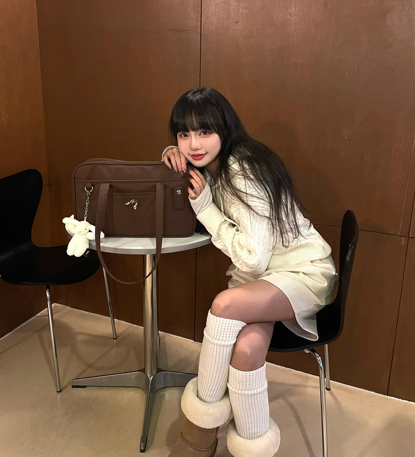 daylife_seoul daylife_japan #제품제공 
🧳히로인 토트백 (레더 브라운)
수납력도 좋고 디자인도 이쁜 #데이라이프 #토트백 

보따리 상인이라 물건 많이 들어가는 #숄더백 찾고 있었는데 
요제품이 진짜 잇템이더라구요 🤎

밑판에 부착된 바닥발 덕분에 가방 모양이 흐트러지지않고 무거운 짐도 견고하게 잡아줘서 좋았어요 ₍₍ ( ๑॔˃̶◡ ˂̶๑॓)◞♡

가방 전면부에 부착된 스냅단추와 고리 덕분에 가방의 디테일도 살고 귀엽게 키링을 달고 다닐 수도 있답니당 🐰

✨협찬 받은거지만 진짜 개인적으로 너무 만족한 가방이라 다른 색도 쟁여둘까 생각중입니다,, 징짜 강추에요!!!👍🏻👍🏻

 #데이라이프가방 #daylife #totebag #shoulderbag