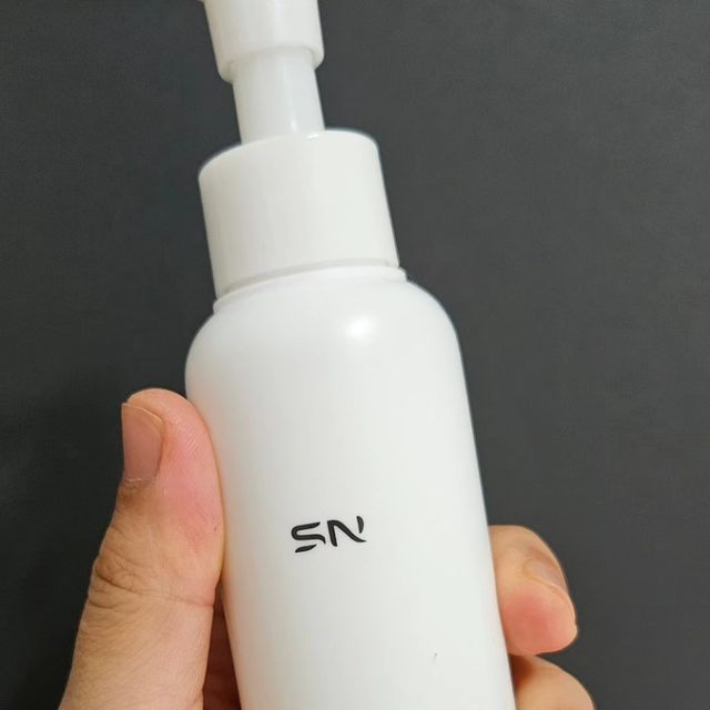 래오언니:) on Instagram: "#광고 . . 🌱[에스엔스킨] 젠틀 클렌징 폼 . . 정말 많은 클렌징폼을 사용해보았지만, 이렇게 강력한 제품을 처음이에요!! 저는 마스카라 때문에 항상 2번 세안을 하는