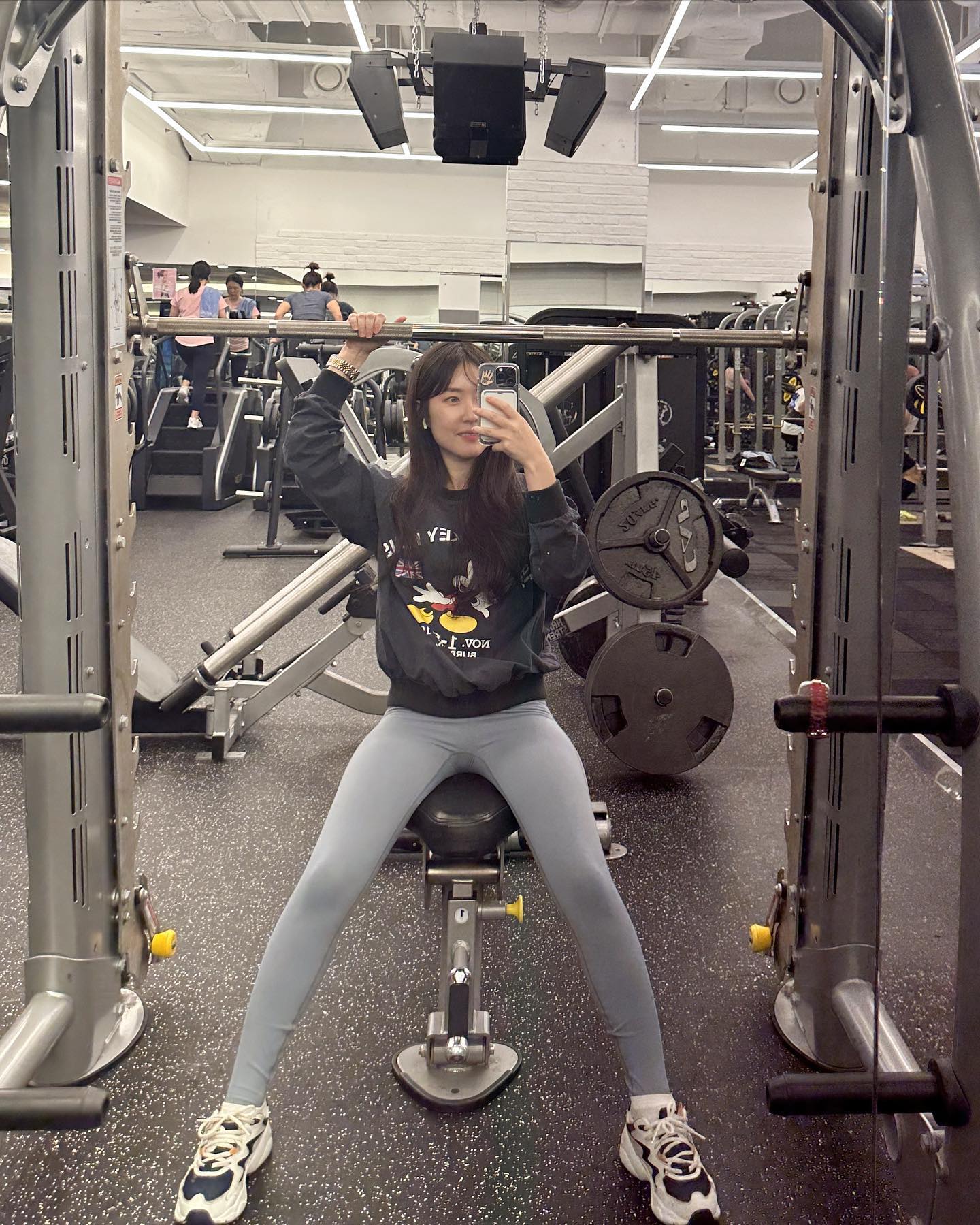 요즘 매우 건강🏋️
#정사장의사장일기 
머리 속에 리스트업이 멈추지 않아서 운동을 왔다

1. 온화공 리뷰어들을 곧 모집할까 생각 중이다. 행복한 경험이 될테 참여 많이해주길💓
2. 내일은 프랜차이즈 박람회를 가야함 빨리 갔다 볼것만 보고 와야지!
3. 상세페이지 업데이트 하고픈데 감각있는 기획자 어디 없나..
4. 홈쇼핑용 제품 샘플 만들기 완료
5. 온화공 고객초청행사를 하기로 결심. 일단 결심만…미래의 내가 하겠지
6. 음.. 또 빠뜨린게 뭐더라
7. 요즘 잘 먹고 잘 자고 잘 ㅆ…(그만) 좋아
8. 모두모두 행복하자

#행복하자 #끄적끄적 #잘지내요 #살아있어요
#인생 #로그아웃하고싶닼ㅋㅋㅋ