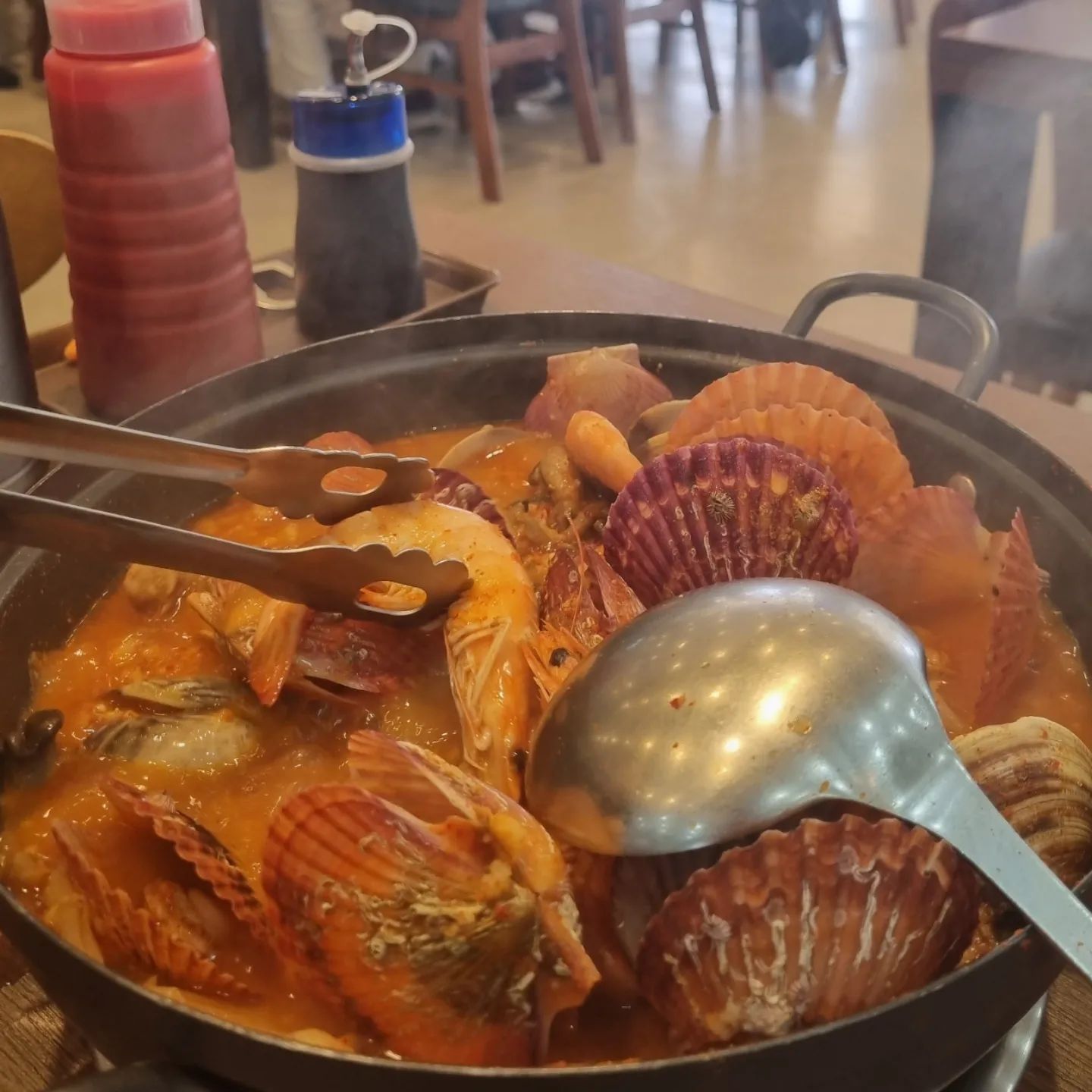 #협찬 연화리가는길👍
작약도가 한눈에 보이는 오션뷰 전망♡
부산 기장 연화리의 명물인 전복죽과 해산물들을 영종도 바다를 바라보며 즐길수 있어요:) #구읍뱃터맛집 #영종하늘도시맛집 #중산동맛집 #영종도전복죽 #영종도해산물 #영종도뷰맛집 #영종도맛집 #연화리가는길 #영종도데이트 #영종도가볼만한곳 #주말여행 #커플여행 #자전거라이딩
