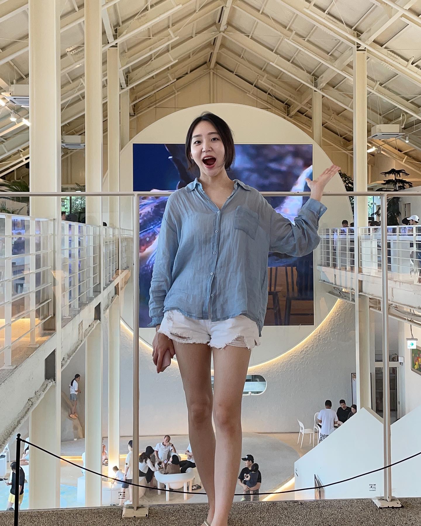 고뤠에에에~~?🐳
오랜만에 교외나들이 잼난당ㅎㅎ
마지막은 요즘 너낌쓰 따라해보기✌🏻
#잘못된#레트로
#대형카페#김포카페#수산공원