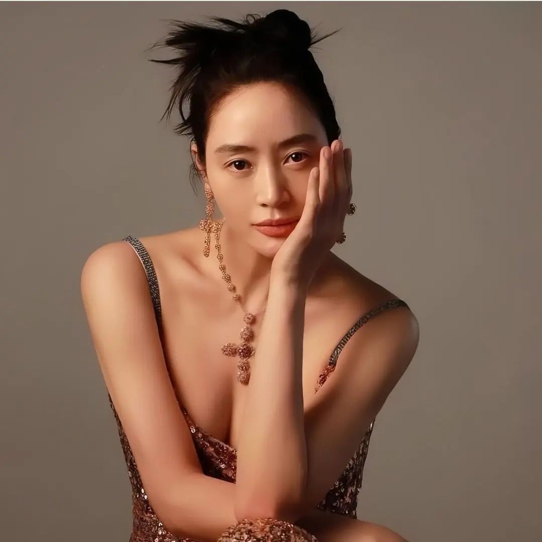 말로 나를 높여주는 사람보다
마음으로 나를 아끼고 배려하는
사람을 만나면 오래가는 감동을 받는다 🫶

#사람을챙기는
#애티튜드가멋진사람
#갓혜수처럼