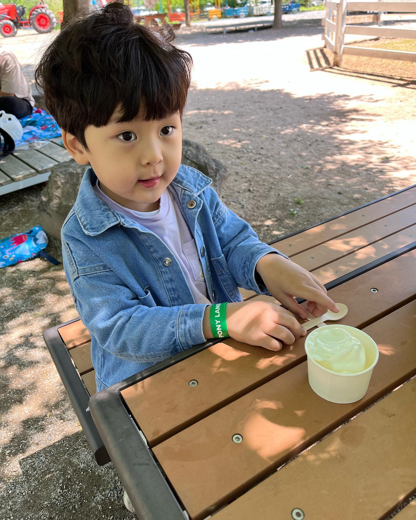 생존일기ㅋ 😀 

 #포니랜드#승마장#말은무서워요#양먹이주기체험#귀욤포착#주말나들이🚗 #아이스크림🍦 #젤맛나👍