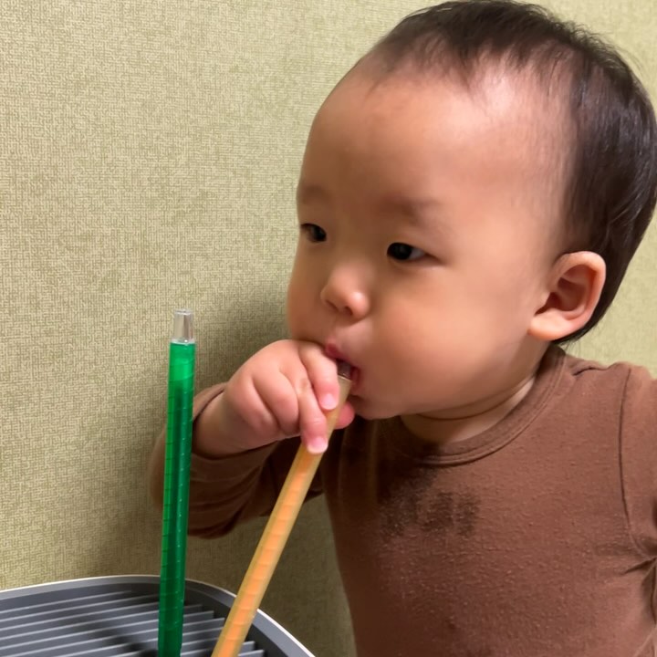 알다가도 모를 하랑⚆_⚆
공기청정기에 색연필 꽂아서 후후