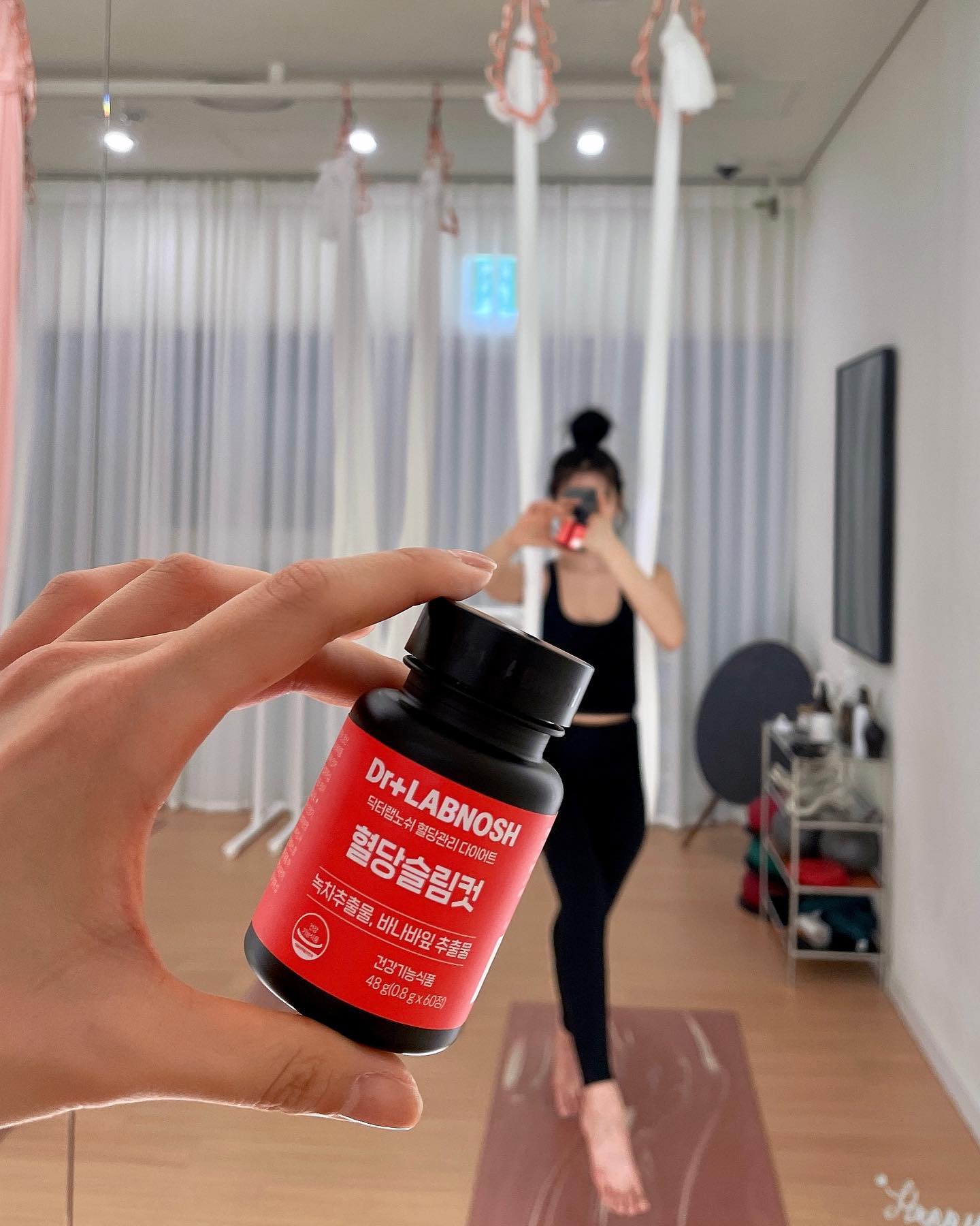 #협찬

다이어트에 매우 진심인 미래미

올 여름준-비는 닥터랩노쉬 혈당슬림컷

체지방 감소에 도움을 줄 수 있는 녹차추출물 카테킨과
식후 혈당 상승에 도움을 줄 수 있는 바나바잎추출물 코로솔산

2중기능성 다이어트 건강기능식품으로 
하루 2알로 체지방 감소부터 혈당관리까지 
건강하게 여름 맞아보기🤍

#닥터랩노쉬후기 #닥터랩노쉬한달후기 #혈당슬림컷후기 #혈당다이어트 #바나바잎다이어트 #다이어트보조제 #카테킨 #바나바잎 #바나바카테킨 #다이어트정체기 #식후애착템 #뱃살빼는법 #단기간다이어트 #직장인다이어트 #혈당관리 #혈당스파이크 #혈당영양제추천 #오운완 #밥먹고2알 #올리브영다이어트 #올리브영추천템 #올리브영혈당