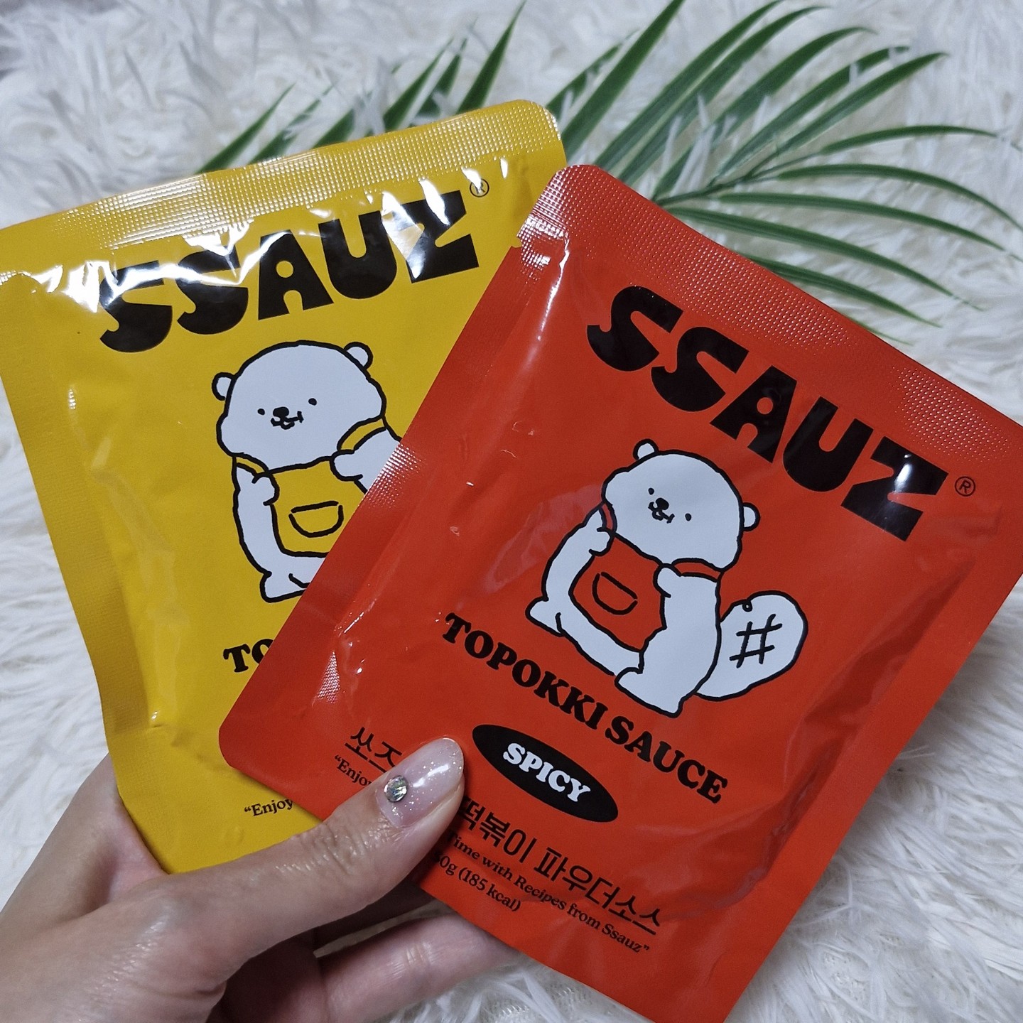 물과 쏘즈 떡볶이분말만 있으면 다른 조미료가 필요없는 떡볶이양념장

실온 보관제품이라 캠핑이나 여행 떠나시는 분들에게도 안성맞춤

끓는물에 떡볶이분말 넣고 떡볶이 재료 넣어주면 끝!!
참 쉽죠잉~~~

오늘은 내가 떡볶이 요리사🥢

기본맛 : 달달하고 깔끔한 감칠맛의 떡볶이 파우더 소스
매운맛 : 입맛을 확 당겨줄 매콤함이 녹아든 떡볶이 파우더 소스

#떡볶이황금레시피 #떡볶이분말 #떡볶이만드는법 #떡볶이분말소스 #떡볶이가루 #떡볶이소스 #떡볶이양념 #떡볶이가루소스 #떡볶이양념장 #쏘즈
