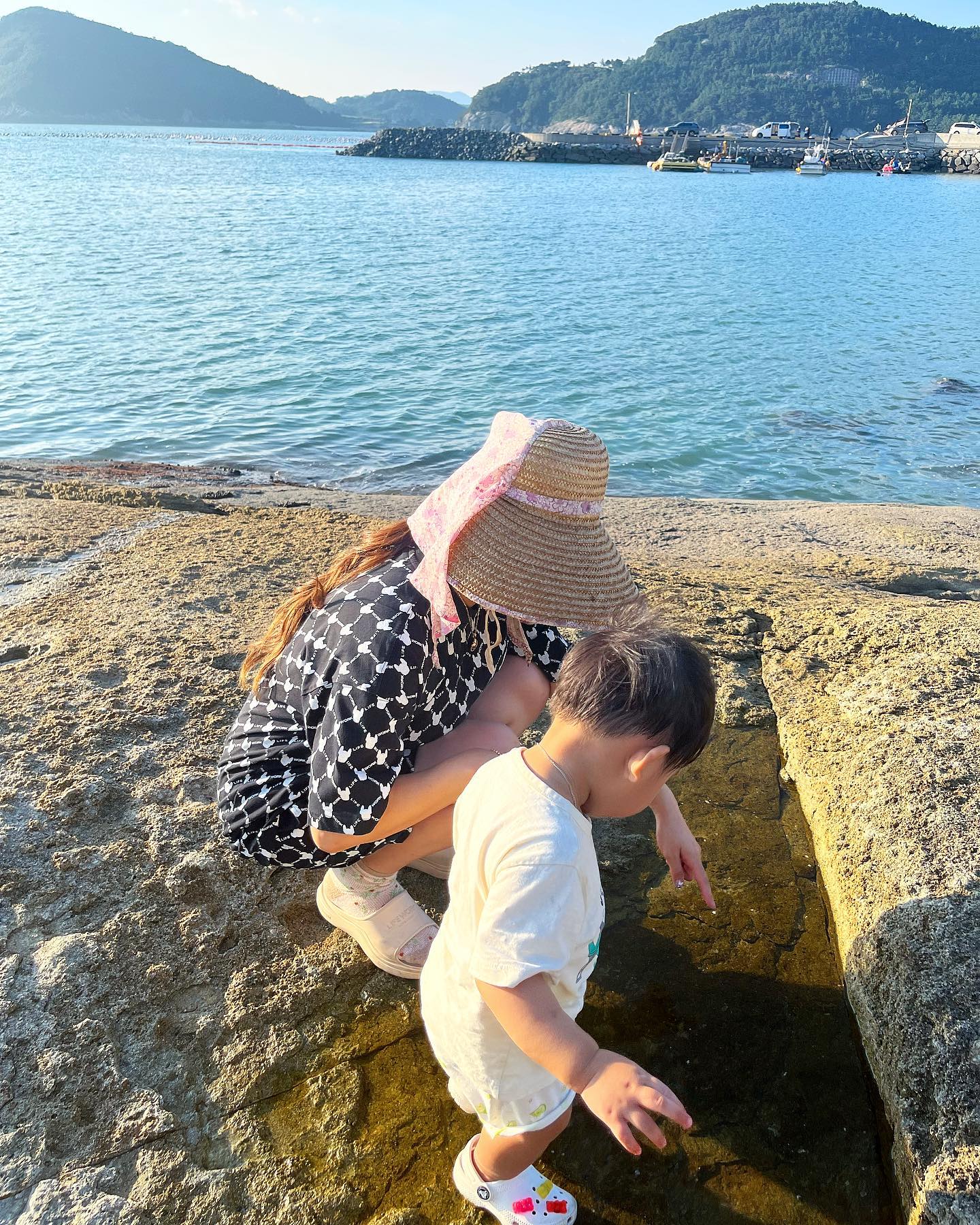 바다에서 처음 놀아본 태림이❤️
고동도잡고 꽃게도 만져보고 내년 여름엔 바다 자주가자ㅎㅎ

.
.
.
.
.
.
.
.
.
.
.
#추석#바다#바다여행#추석연휴 #할머니집#아기스타그램#아기#아들맘#아들스타그램