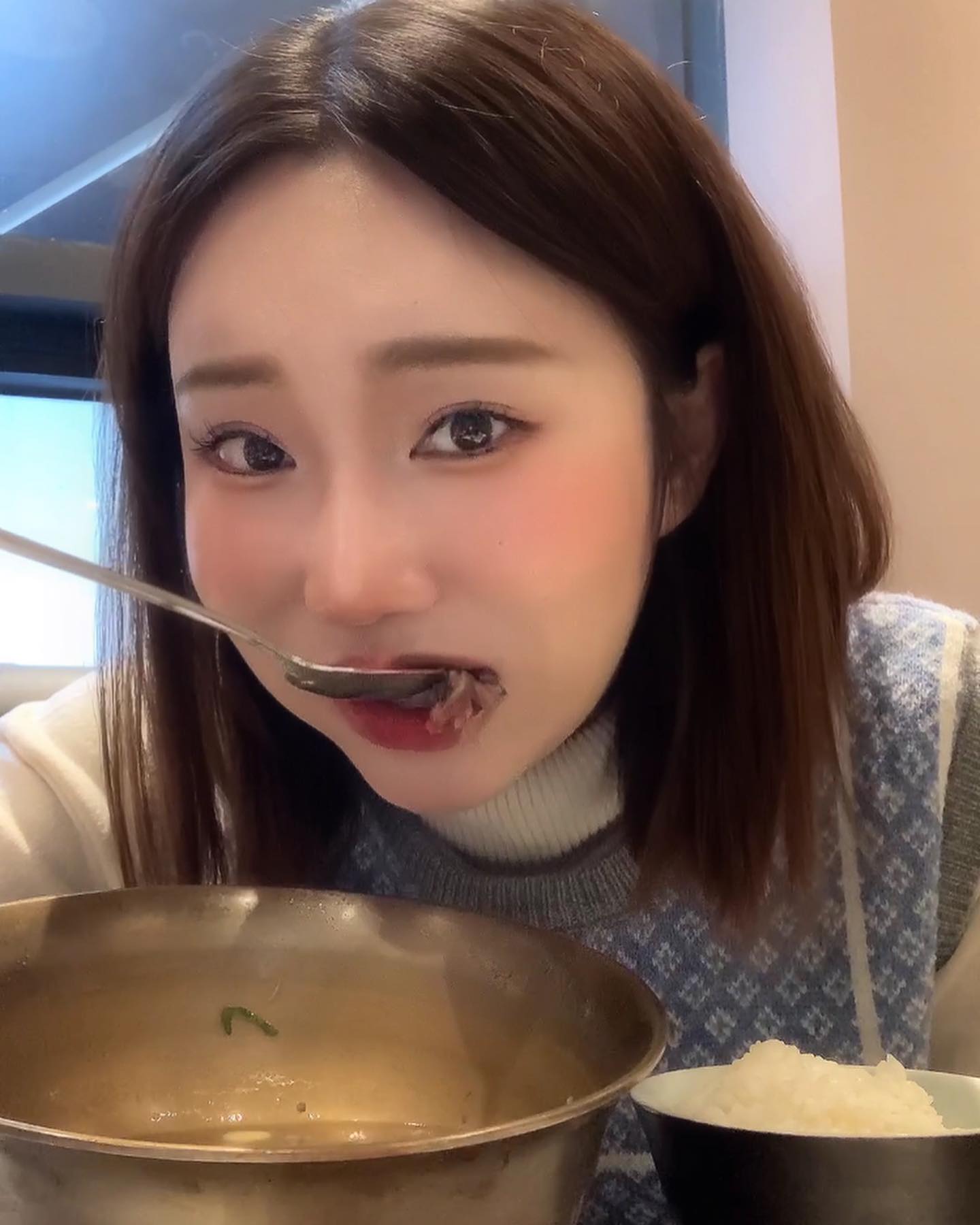 #협찬 📣 일산 점심 먹기 좋은 장소 📌저장

일산 사람들이 밥먹으러 모이는 웨스턴돔이라는 곳인데
그 중에 고급지고 맛있다는 #한우결 다녀왔어요🌟

회식으로 갔는데
네이버 예약으로 인원수적어서 갔더니
바로 식사할 수 있게
프라이빗 룸 안에 상차림 해주셨어요❤️

이런 대접받는 기분 넘 좋잖아유🤭

✅️ 한우모듬 3인분 99,0000원
✅️ 왕갈비탕 18,000원
✅️ 한우육회 40,000원
✅️ 한우 해장라면 12,000원
✅️ 공기밥 1,500원

세명이 이렇게 주문했고
푸짐하고 건강하게 먹었답니다🩷
속이 진짜 편안하고 깔끔했어요.

그 누구를 모시고 가도 
만족도 💯퍼센트일거예요💃
후회하지말고 일산가서 식사할 일 있으시면
꼭 가보세요❤️‍🔥👍 진짜!

📌[영업시간]12:00 ~ 22:00 연중무휴

🚩경기 고양시 일산동구 정발산로 31-9 (장항동, 레이크프라자) 2층

🚘무료주차 가능

#협찬 #일산한우 #일산소고기 #일산한우맛집 #일산소고기맛집 #한우결 #일산한우결