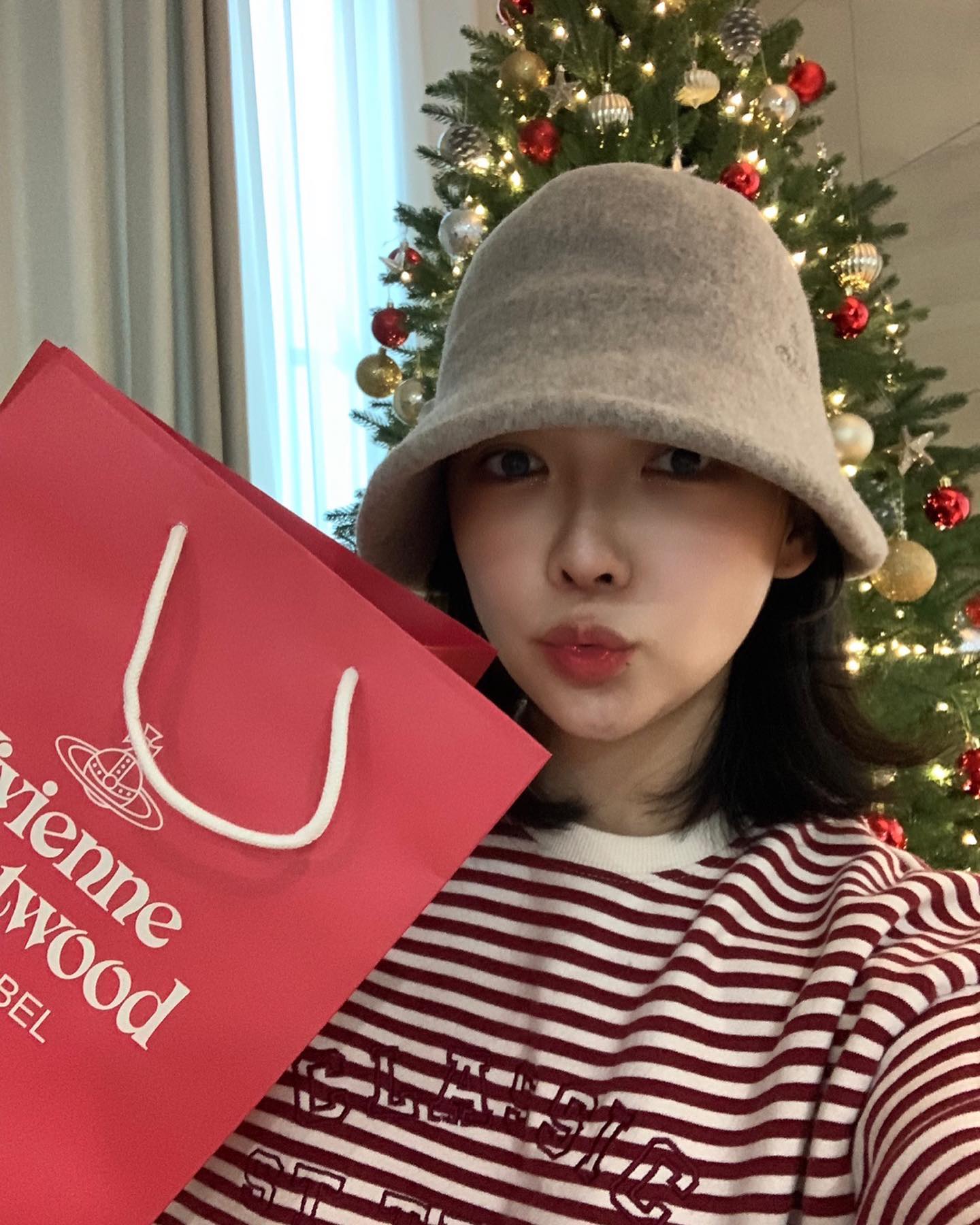 내동생 최고👍🏻👍🏻👍🏻
너무너무너무 맘에 쏙 든당! ♥️
달리가 탐내해서 겨우 말림 ㅋㅋㅋ

🎂생일선물 감사합니다!!
dalcha_
 

💕자매템 맞지ㅋ💕

#비비안웨스트우드
#비비안웨스트우드모자