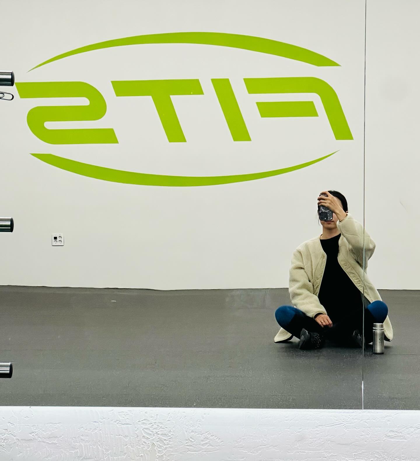 이번주도 열심히 해낸 
핏 츠 - 🏋🏼‍♀️

마지막주 목요일은 러닝데이라
모산공원에서 열심히 달리고 달리고 
🏃🏻‍♀️🏃🏼‍♀️🏃🏻‍♀️🏃🏼‍♀️

러닝 안해본 사람이라 넘 힘들었는데
다 같이 움직여서 운동하니
또 다른 재미를 느꼈다 👍

fits_yh2 

#오핏완 #핏츠 #핏츠율하점
#장유크로스핏 #율하크로스핏
#장유그룹피티 #율하그룹피티